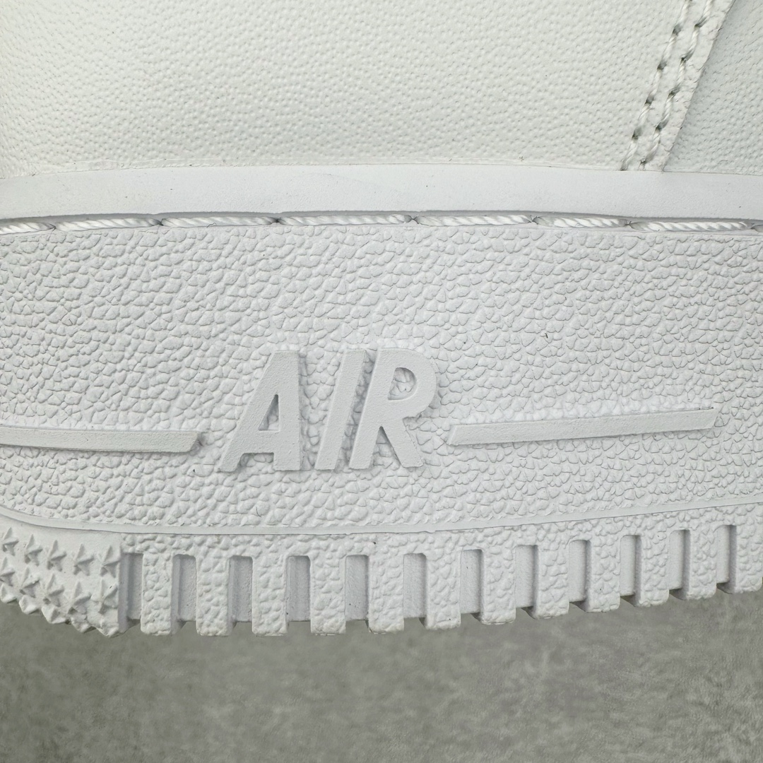 图片[21]-＃跑量神器 TG版本 NK Air Force 1 07 空军一号经典低帮板鞋 全白315122-111 全网最具性价比版本没有之一 2022全新楦头鞋型 鱼鳞大底 历时开发三个月 清洁度完美 二维码鞋标 内置芯片及solo气垫 大底高度及其弧度依照正品 钢印 logo刺绣 鞋口弧度 鞋头长度 鞋面冲孔 鞋垫背胶及钢印 完美鞋型对比正品 每一处都是细节满满 尺码：35.5 36 36.5 37.5 38 38.5 39 40 40.5 41 42 42.5 43 44 44.5 45-选品中心