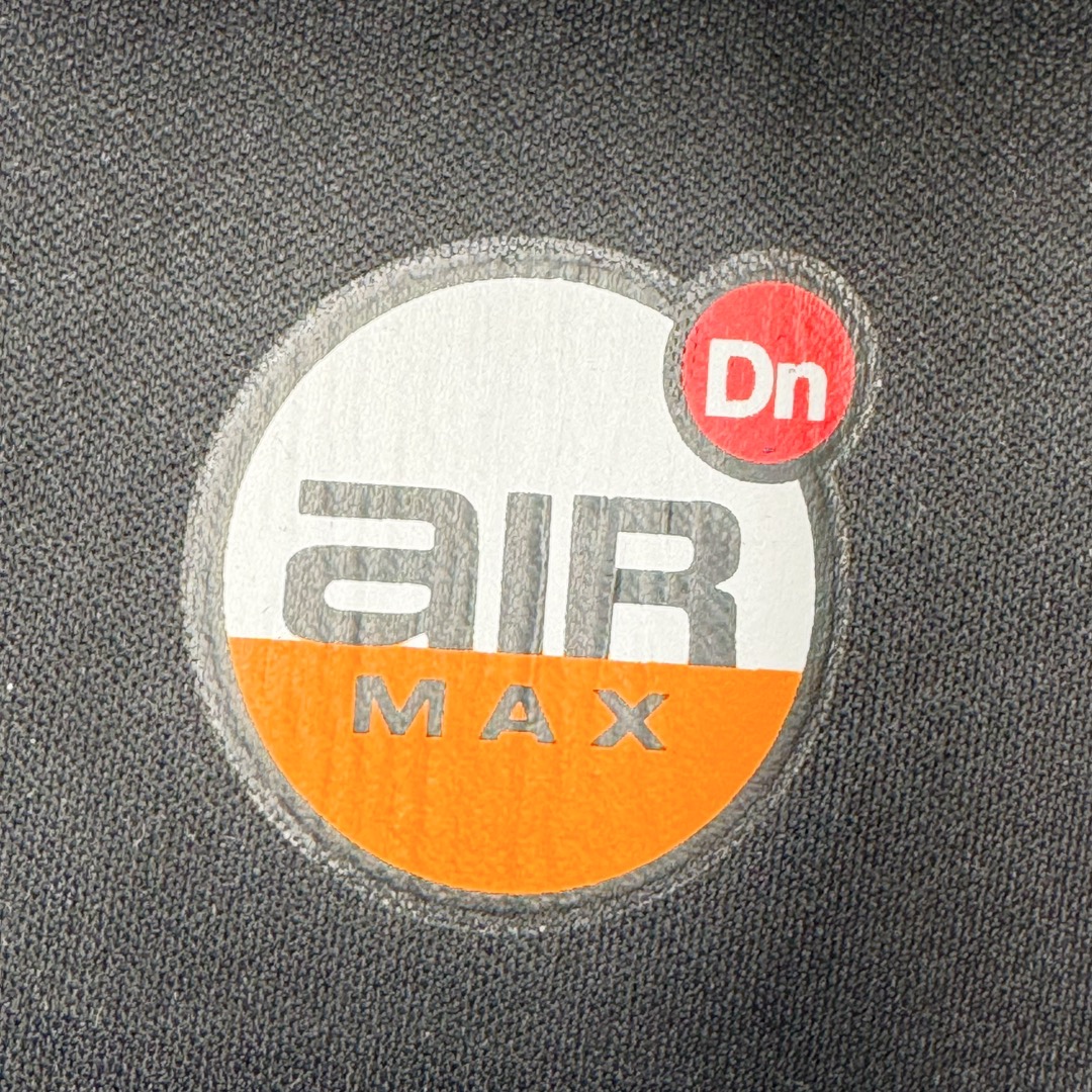 图片[12]-＃Lw纯原 NK Air Max Dn 网布舒适时尚耐磨透气低帮生活气垫休闲鞋 黑白 货号：DV3337-003 鞋面将延续 Air Max 家族的流线型设计 采用纺织布料打造 鞋底则搭载了全新的DynamicAir技术 由双气室和四根管状Nike Air气囊结构组成 鞋身整体以黑色为主色调 搭配橄榄绿色细节点缀 最大的亮点是侧面带有醒目的\\\”Supreme\\\”字样 彰显特殊的联名身份 尺码：36 36.5 37.5 38 38.5 39 40 40.5 41 42 42.5 43 44 44.5 45-选品中心