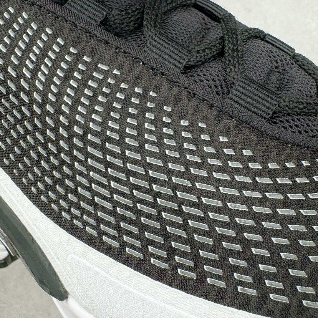 图片[16]-＃Lw纯原 NK Air Max Dn 网布舒适时尚耐磨透气低帮生活气垫休闲鞋 黑白 货号：DV3337-003 鞋面将延续 Air Max 家族的流线型设计 采用纺织布料打造 鞋底则搭载了全新的DynamicAir技术 由双气室和四根管状Nike Air气囊结构组成 鞋身整体以黑色为主色调 搭配橄榄绿色细节点缀 最大的亮点是侧面带有醒目的\\\”Supreme\\\”字样 彰显特殊的联名身份 尺码：36 36.5 37.5 38 38.5 39 40 40.5 41 42 42.5 43 44 44.5 45-选品中心