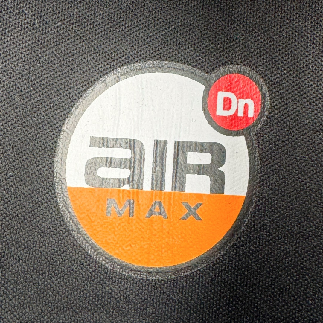 图片[12]-＃Lw纯原 NK Air Max Dn 网布舒适时尚耐磨透气低帮生活气垫休闲鞋 全黑 货号：DV3337-006 鞋面将延续 Air Max 家族的流线型设计 采用纺织布料打造 鞋底则搭载了全新的DynamicAir技术 由双气室和四根管状Nike Air气囊结构组成 鞋身整体以黑色为主色调 搭配橄榄绿色细节点缀 最大的亮点是侧面带有醒目的\\\”Supreme\\\”字样 彰显特殊的联名身份 尺码：36 36.5 37.5 38 38.5 39 40 40.5 41 42 42.5 43 44 44.5 45-选品中心