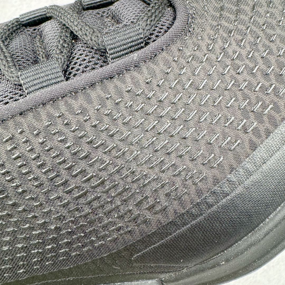 图片[14]-＃Lw纯原 NK Air Max Dn 网布舒适时尚耐磨透气低帮生活气垫休闲鞋 全黑 货号：DV3337-006 鞋面将延续 Air Max 家族的流线型设计 采用纺织布料打造 鞋底则搭载了全新的DynamicAir技术 由双气室和四根管状Nike Air气囊结构组成 鞋身整体以黑色为主色调 搭配橄榄绿色细节点缀 最大的亮点是侧面带有醒目的\\\”Supreme\\\”字样 彰显特殊的联名身份 尺码：36 36.5 37.5 38 38.5 39 40 40.5 41 42 42.5 43 44 44.5 45-选品中心