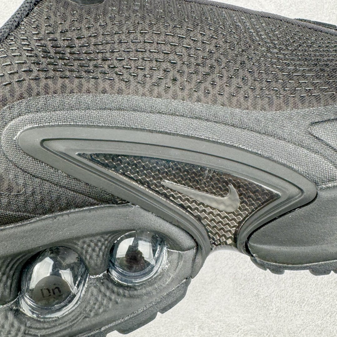 图片[18]-＃Lw纯原 NK Air Max Dn 网布舒适时尚耐磨透气低帮生活气垫休闲鞋 全黑 货号：DV3337-006 鞋面将延续 Air Max 家族的流线型设计 采用纺织布料打造 鞋底则搭载了全新的DynamicAir技术 由双气室和四根管状Nike Air气囊结构组成 鞋身整体以黑色为主色调 搭配橄榄绿色细节点缀 最大的亮点是侧面带有醒目的\\\”Supreme\\\”字样 彰显特殊的联名身份 尺码：36 36.5 37.5 38 38.5 39 40 40.5 41 42 42.5 43 44 44.5 45-选品中心