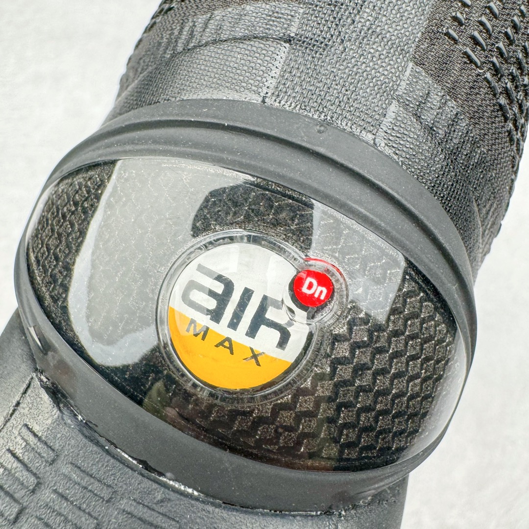 图片[16]-＃Lw纯原 NK Air Max Dn 网布舒适时尚耐磨透气低帮生活气垫休闲鞋 全黑 货号：DV3337-006 鞋面将延续 Air Max 家族的流线型设计 采用纺织布料打造 鞋底则搭载了全新的DynamicAir技术 由双气室和四根管状Nike Air气囊结构组成 鞋身整体以黑色为主色调 搭配橄榄绿色细节点缀 最大的亮点是侧面带有醒目的\\\”Supreme\\\”字样 彰显特殊的联名身份 尺码：36 36.5 37.5 38 38.5 39 40 40.5 41 42 42.5 43 44 44.5 45-选品中心