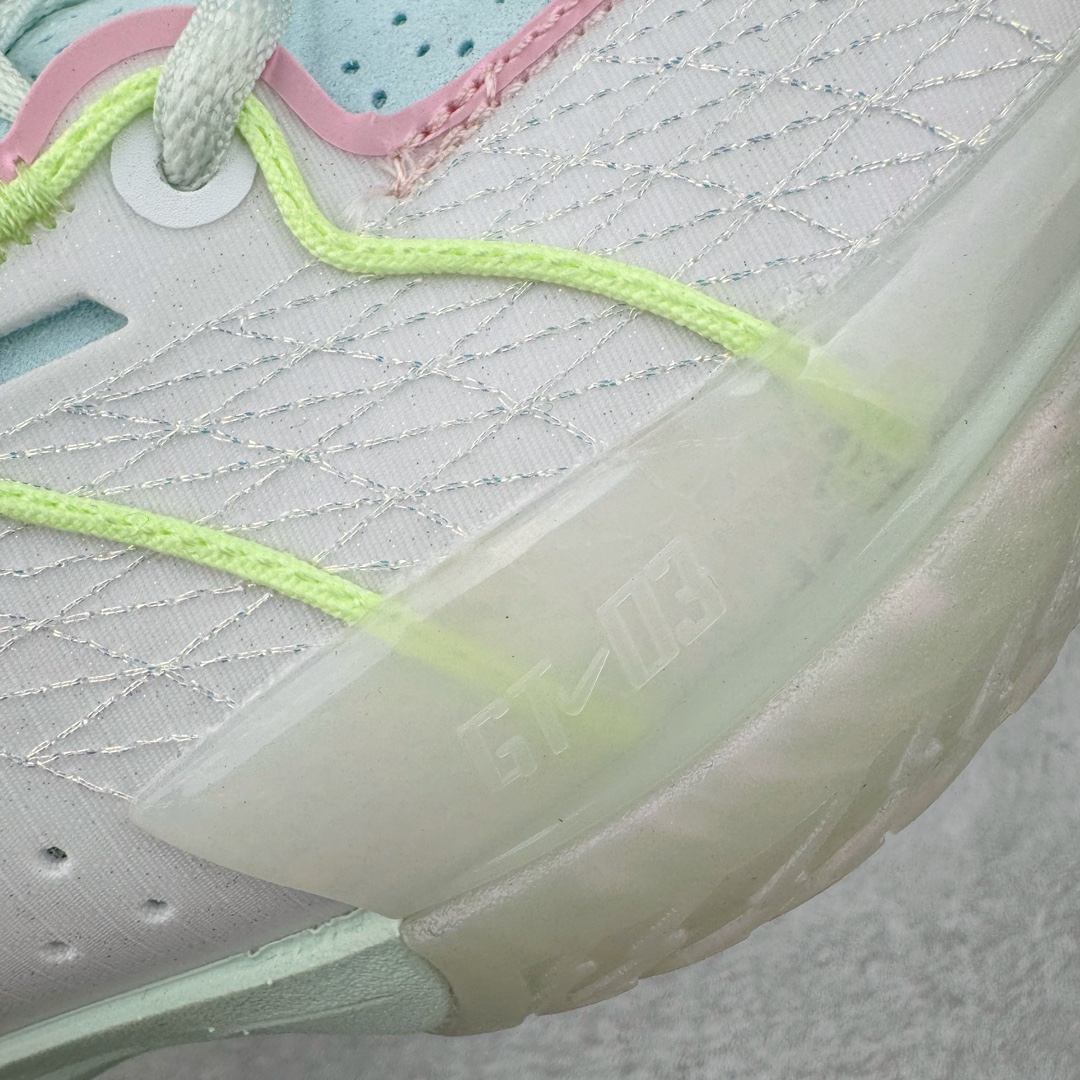 图片[15]-＃灭世/Max NK Air Zoom G.T.Cut 3 EP 实战系列篮球鞋 HF5445-141 全新GT Cut 3.0 全掌搭载了 ZoomX 泡棉 使得整双鞋在缓震表现上可谓相当优秀 拥有着顶级科技配置的同时 颜值设计也非常可观 整体鞋型仍然保留了前低后高的设计 G.T. Cut 传统的突进极速突破的感觉 鞋头麂皮材质和 NK Flywire 飞线工艺 相对来说包裹感更好了 必备的TPU 支撑片 两侧 Swoosh 的透气孔设计 起到散热透气的作用 鞋舌采用类似跑鞋的半开叉式设计 搭配鞋带既可以提升包裹感 又降低了运动中鞋舌乱跑的可能性 鞋子内里填充相当厚实 避免掉跟 尺码：39 40 40.5 41 42 42.5 43 44 44.5 45 46-选品中心