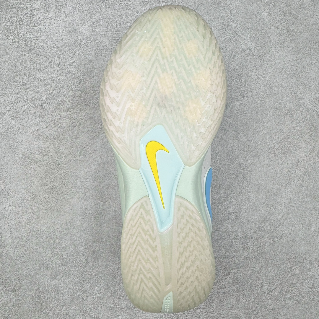 图片[9]-＃灭世/Max NK Air Zoom G.T.Cut 3 EP 实战系列篮球鞋 HF5445-141 全新GT Cut 3.0 全掌搭载了 ZoomX 泡棉 使得整双鞋在缓震表现上可谓相当优秀 拥有着顶级科技配置的同时 颜值设计也非常可观 整体鞋型仍然保留了前低后高的设计 G.T. Cut 传统的突进极速突破的感觉 鞋头麂皮材质和 NK Flywire 飞线工艺 相对来说包裹感更好了 必备的TPU 支撑片 两侧 Swoosh 的透气孔设计 起到散热透气的作用 鞋舌采用类似跑鞋的半开叉式设计 搭配鞋带既可以提升包裹感 又降低了运动中鞋舌乱跑的可能性 鞋子内里填充相当厚实 避免掉跟 尺码：39 40 40.5 41 42 42.5 43 44 44.5 45 46-选品中心