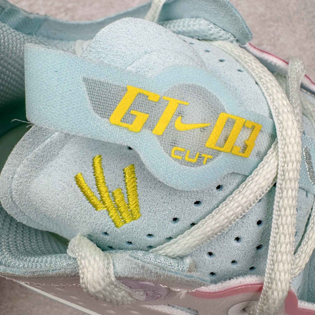 图片[13]-＃灭世/Max NK Air Zoom G.T.Cut 3 EP 实战系列篮球鞋 HF5445-141 全新GT Cut 3.0 全掌搭载了 ZoomX 泡棉 使得整双鞋在缓震表现上可谓相当优秀 拥有着顶级科技配置的同时 颜值设计也非常可观 整体鞋型仍然保留了前低后高的设计 G.T. Cut 传统的突进极速突破的感觉 鞋头麂皮材质和 NK Flywire 飞线工艺 相对来说包裹感更好了 必备的TPU 支撑片 两侧 Swoosh 的透气孔设计 起到散热透气的作用 鞋舌采用类似跑鞋的半开叉式设计 搭配鞋带既可以提升包裹感 又降低了运动中鞋舌乱跑的可能性 鞋子内里填充相当厚实 避免掉跟 尺码：39 40 40.5 41 42 42.5 43 44 44.5 45 46-选品中心