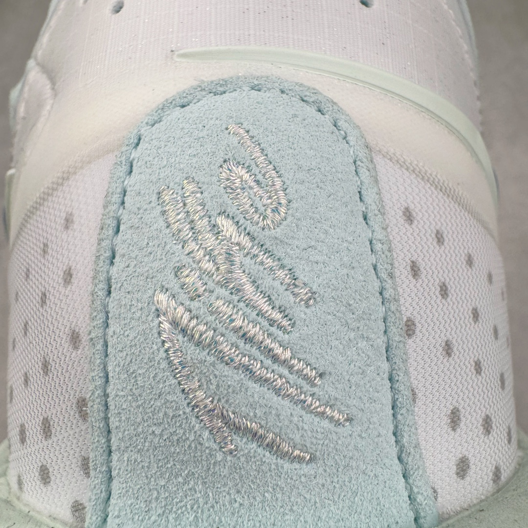 图片[18]-＃灭世/Max NK Air Zoom G.T.Cut 3 EP 实战系列篮球鞋 HF5445-141 全新GT Cut 3.0 全掌搭载了 ZoomX 泡棉 使得整双鞋在缓震表现上可谓相当优秀 拥有着顶级科技配置的同时 颜值设计也非常可观 整体鞋型仍然保留了前低后高的设计 G.T. Cut 传统的突进极速突破的感觉 鞋头麂皮材质和 NK Flywire 飞线工艺 相对来说包裹感更好了 必备的TPU 支撑片 两侧 Swoosh 的透气孔设计 起到散热透气的作用 鞋舌采用类似跑鞋的半开叉式设计 搭配鞋带既可以提升包裹感 又降低了运动中鞋舌乱跑的可能性 鞋子内里填充相当厚实 避免掉跟 尺码：39 40 40.5 41 42 42.5 43 44 44.5 45 46-选品中心