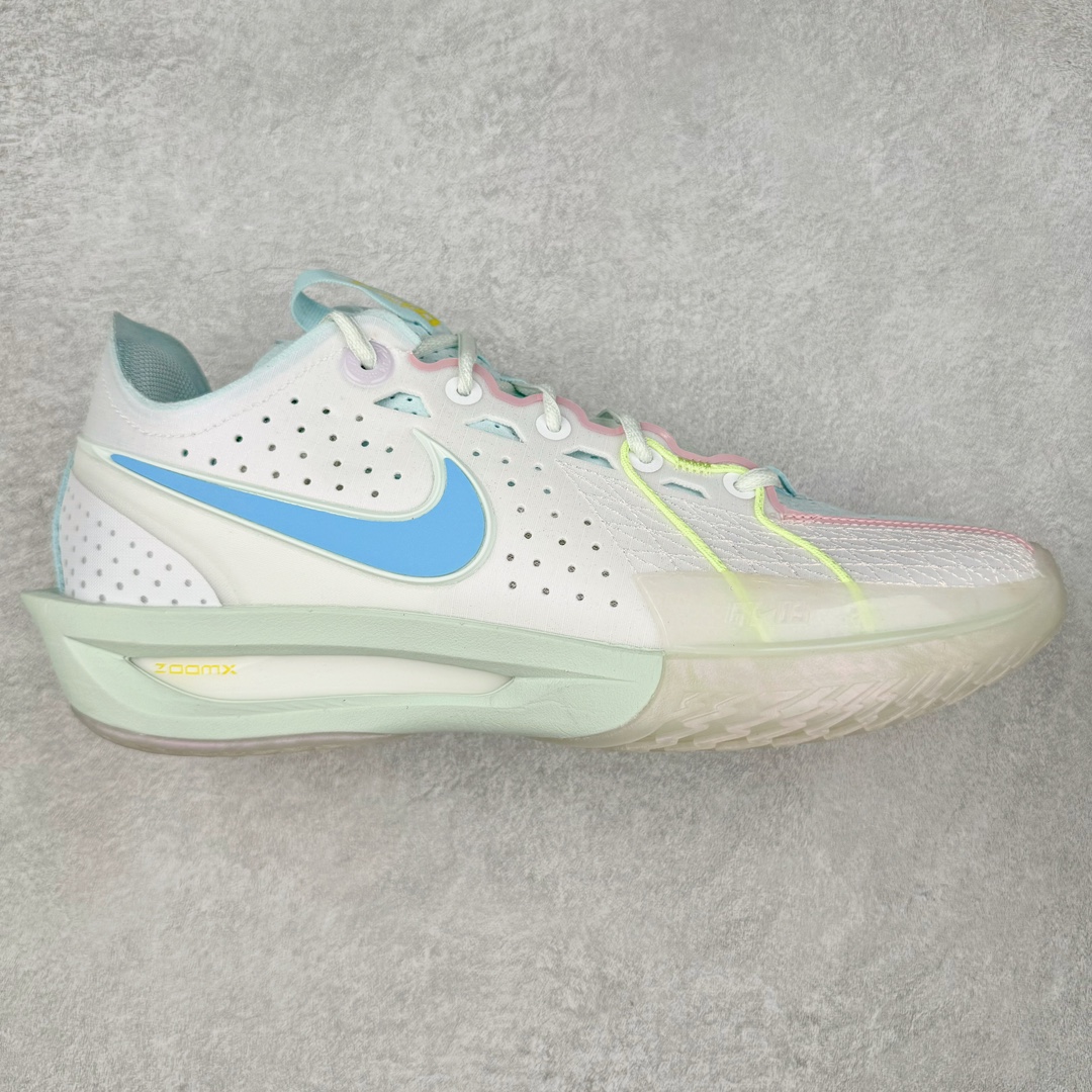 ＃灭世/Max NK Air Zoom G.T.Cut 3 EP 实战系列篮球鞋 HF5445-141 全新GT Cut 3.0 全掌搭载了 ZoomX 泡棉 使得整双鞋在缓震表现上可谓相当优秀 拥有着顶级科技配置的同时 颜值设计也非常可观 整体鞋型仍然保留了前低后高的设计 G.T. Cut 传统的突进极速突破的感觉 鞋头麂皮材质和 NK Flywire 飞线工艺 相对来说包裹感更好了 必备的TPU 支撑片 两侧 Swoosh 的透气孔设计 起到散热透气的作用 鞋舌采用类似跑鞋的半开叉式设计 搭配鞋带既可以提升包裹感 又降低了运动中鞋舌乱跑的可能性 鞋子内里填充相当厚实 避免掉跟 尺码：39 40 40.5 41 42 42.5 43 44 44.5 45 46-选品中心