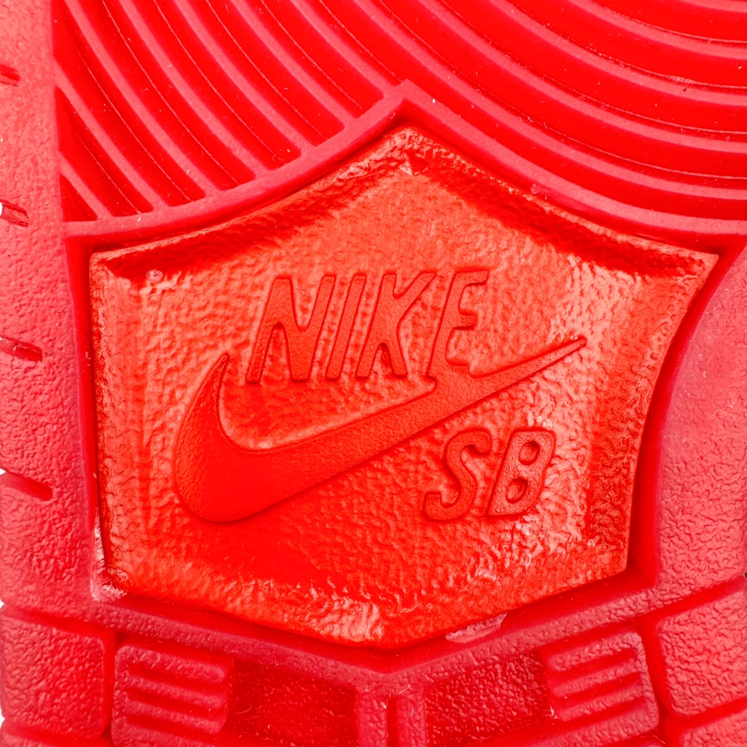 图片[17]-＃S2纯原 The Wizard of Oz x NK SB Dunk Low 联名绿野仙踪红色花卉撕撕乐 FZ1291-600 独家原厂航空铝磨具打磨大底 鞋头坡度极致还原 原盒原配 圈内天花板工艺 原厂冲刀 超高清洁度 全鞋零毛边皮料切割 全套原楦原模倾力打造完美版型 采用原厂百宏鞋带以及原厂百宏织唛舌标 内标可供原厂几率过验 原厂中底布黄色点胶 原厂中底布拉帮走线遵循公司‼️尺码：36 36.5 37.5 38 38.5 39 40 40.5 41 42 42.5 43 44 44.5 45 46 47.5-选品中心