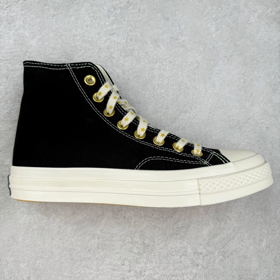 Converse Chuck 1970s 星星鞋🌟 匡威官方新款 经典70s鞋身搭配金色星星元素鞋带 后跟星星印花点缀与之相呼应 鞋带孔和内侧立体Logo的金色描边显得很高级 经典百搭 货号：A12462C 黑色 货号：A12463C 酒红 尺码：35 36 36.5 37 37.5 38 39 39.5 40 41 41.5 42 42.5 43 44-选品中心
