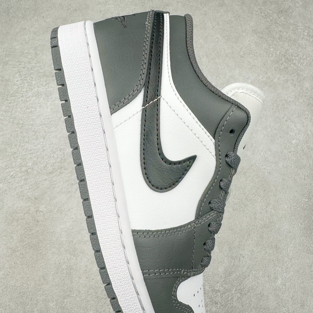 图片[6]-＃DT纯原 Air Jordan AJ1 Low 低帮 深灰白553558-152 终端优势供应 市面中低帮最具代表性版本没有之一 口碑大厂出品 品控大底版型不断改良更新 全套原纸板楦头开发 确保原汁原味 完美呈现版型 完美零毛边处理 原厂内置全掌气垫 价格定位良心 平台专用代工流水线出品 一眼公司既视感 拿到手的一瞬间就与众不同 碾压市面所有版本 全部原鞋开发 每一个配色都会采购原鞋确认细节 打破市面看图做货无好货之说 尺码：35.5 36 36.5 37.5 38 38.5 39 40 40.5 41 42 42.5 43 44 44.5 45 46-选品中心