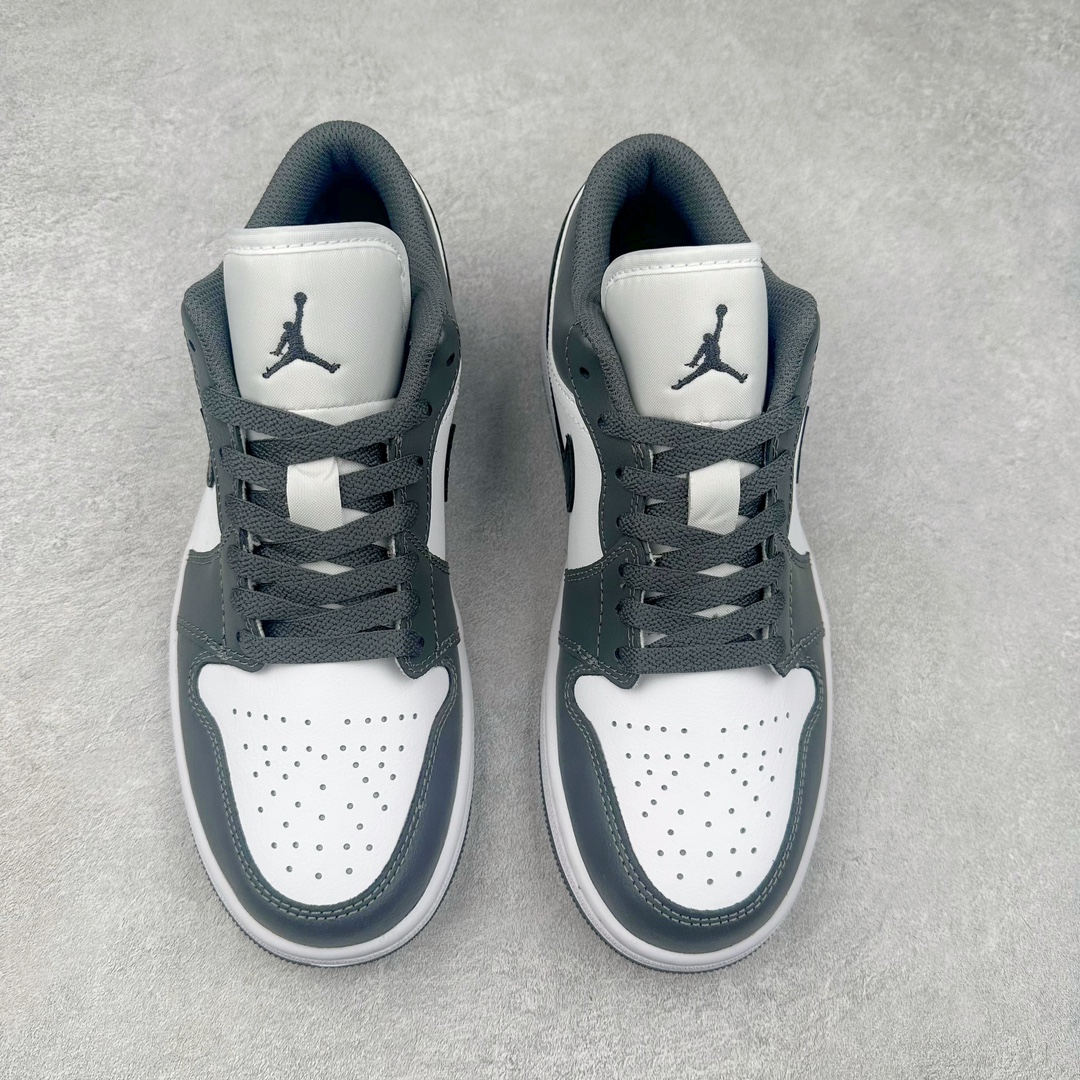 图片[2]-＃DT纯原 Air Jordan AJ1 Low 低帮 深灰白553558-152 终端优势供应 市面中低帮最具代表性版本没有之一 口碑大厂出品 品控大底版型不断改良更新 全套原纸板楦头开发 确保原汁原味 完美呈现版型 完美零毛边处理 原厂内置全掌气垫 价格定位良心 平台专用代工流水线出品 一眼公司既视感 拿到手的一瞬间就与众不同 碾压市面所有版本 全部原鞋开发 每一个配色都会采购原鞋确认细节 打破市面看图做货无好货之说 尺码：35.5 36 36.5 37.5 38 38.5 39 40 40.5 41 42 42.5 43 44 44.5 45 46-选品中心