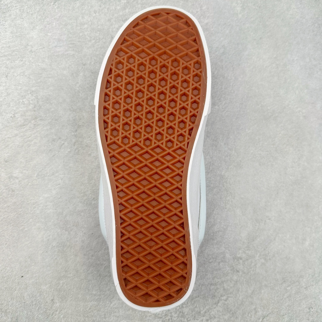 图片[9]-Vans Classics Knu Skool 范斯官方 荔枝纹全白皮面包鞋 Imran Potato与Vans联名超火的土豆鞋，复古经典，鞋头放大、包边上移加厚、鞋舌加厚。Vans Classics 经典支线土豆鞋 Knu Skool 是完美的平替版，是大众争相追捧的 “面包鞋” 尺码：35 36 36.5 37 38 38.5 39 40 40.5 41 42 42.5 43 44 44.5 45 工艺：硫化1：1（重量1：1、真标、原钢印、材质标、鞋型标、合格证）-选品中心