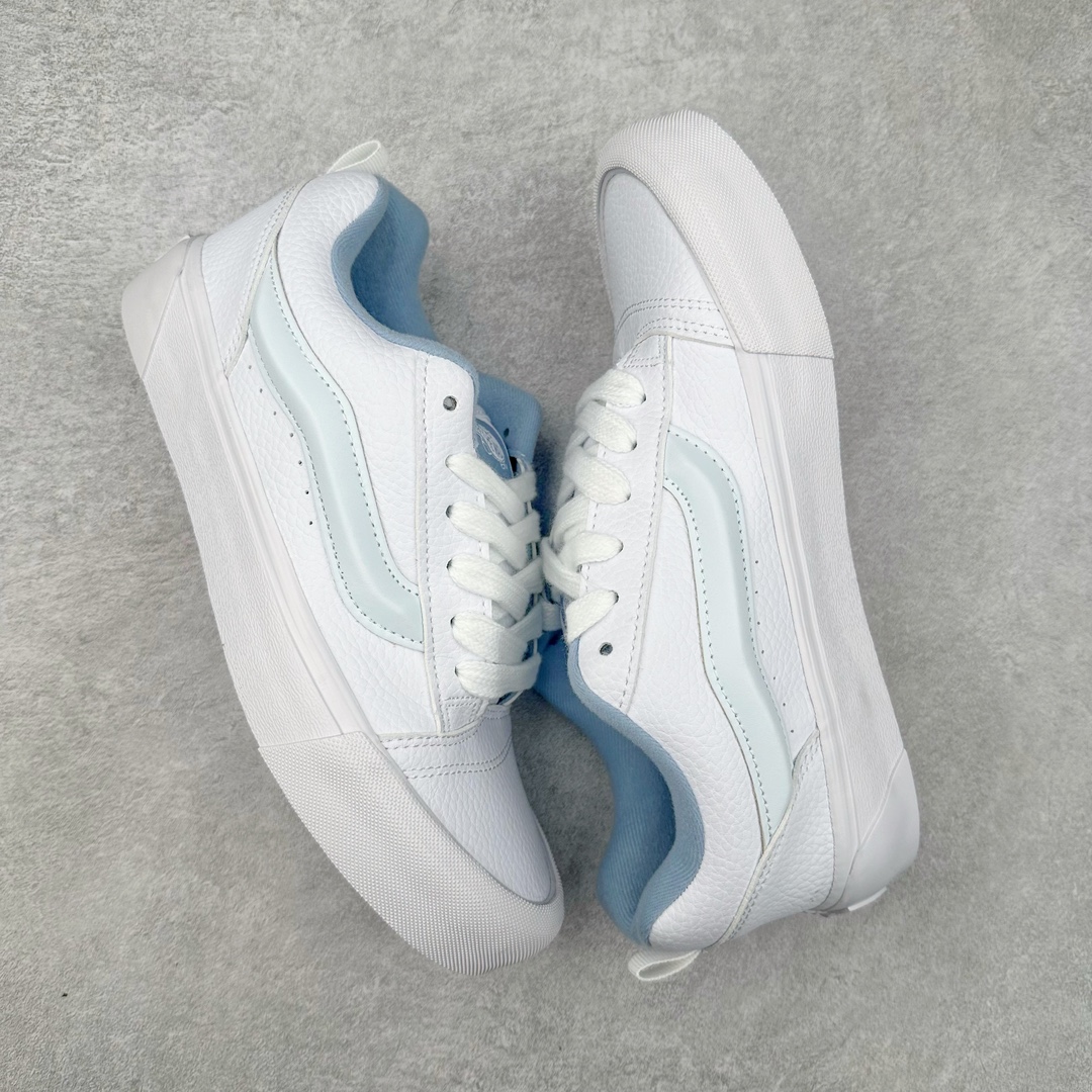 图片[3]-Vans Classics Knu Skool 范斯官方 荔枝纹全白皮面包鞋 Imran Potato与Vans联名超火的土豆鞋，复古经典，鞋头放大、包边上移加厚、鞋舌加厚。Vans Classics 经典支线土豆鞋 Knu Skool 是完美的平替版，是大众争相追捧的 “面包鞋” 尺码：35 36 36.5 37 38 38.5 39 40 40.5 41 42 42.5 43 44 44.5 45 工艺：硫化1：1（重量1：1、真标、原钢印、材质标、鞋型标、合格证）-选品中心