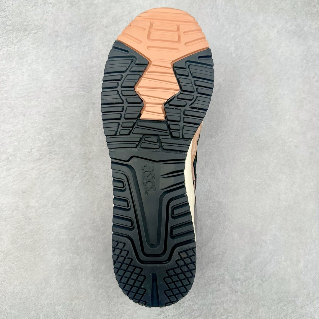 图片[9]-＃纯原福利 Asics Gel-Lyte III 亚瑟士3代系列低帮经典复古休闲运动跑步鞋 伴随着复古跑鞋的再度盛行，让不少运动品牌都将自家经典鞋款重新带回，ASICS 亚瑟士这两年受到众多球鞋爱好者追捧。近期，ASICS 亚瑟士以自己经典的 GEL-LYTE III OG 为蓝本推出了两双全新配色。第一双选择了灰色、藏蓝色和蒂芙尼蓝色拼接呈现，随之妆点一抹粉色，使整双鞋低调又不失细节。材质选择了大面积麂皮与网眼面料打造，保证了质感与透气性兼备。最后以略微泛黄的中底收尾，完善整体设计。另一双以深浅不同的卡其色打造鞋身，缀以淡紫色丰富鞋身细节，想必第一双会更加适合女生上脚。用料与上一双完全相同，提供了优秀的质感。尺码：36 37 37.5 38 39 39.5 40 40.5 41.5 42 42.5 43.5 44 45-选品中心