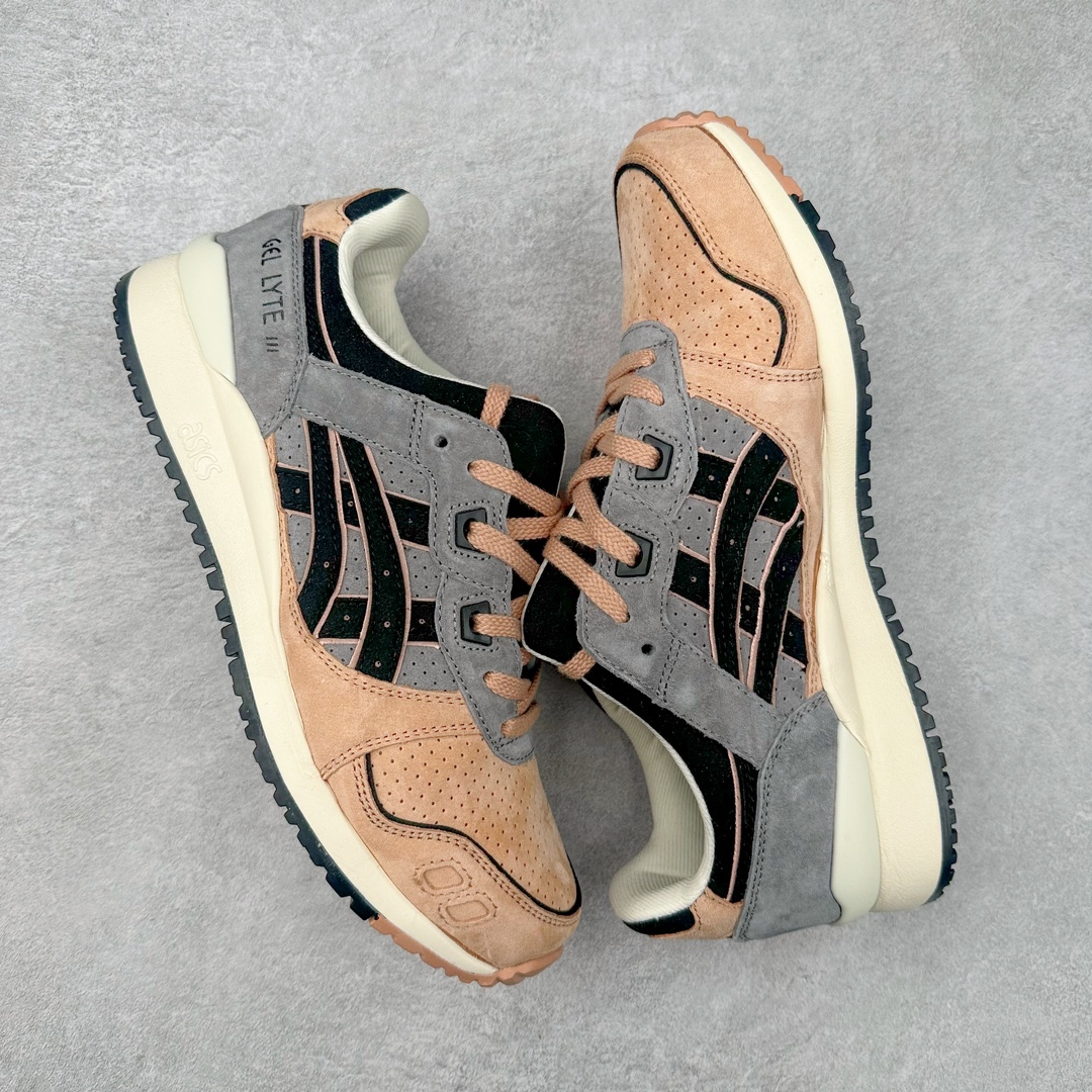 图片[3]-＃纯原福利 Asics Gel-Lyte III 亚瑟士3代系列低帮经典复古休闲运动跑步鞋 伴随着复古跑鞋的再度盛行，让不少运动品牌都将自家经典鞋款重新带回，ASICS 亚瑟士这两年受到众多球鞋爱好者追捧。近期，ASICS 亚瑟士以自己经典的 GEL-LYTE III OG 为蓝本推出了两双全新配色。第一双选择了灰色、藏蓝色和蒂芙尼蓝色拼接呈现，随之妆点一抹粉色，使整双鞋低调又不失细节。材质选择了大面积麂皮与网眼面料打造，保证了质感与透气性兼备。最后以略微泛黄的中底收尾，完善整体设计。另一双以深浅不同的卡其色打造鞋身，缀以淡紫色丰富鞋身细节，想必第一双会更加适合女生上脚。用料与上一双完全相同，提供了优秀的质感。尺码：36 37 37.5 38 39 39.5 40 40.5 41.5 42 42.5 43.5 44 45-选品中心