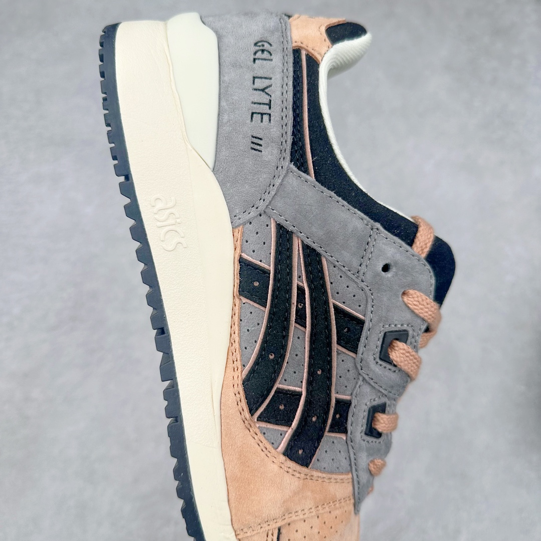图片[6]-＃纯原福利 Asics Gel-Lyte III 亚瑟士3代系列低帮经典复古休闲运动跑步鞋 伴随着复古跑鞋的再度盛行，让不少运动品牌都将自家经典鞋款重新带回，ASICS 亚瑟士这两年受到众多球鞋爱好者追捧。近期，ASICS 亚瑟士以自己经典的 GEL-LYTE III OG 为蓝本推出了两双全新配色。第一双选择了灰色、藏蓝色和蒂芙尼蓝色拼接呈现，随之妆点一抹粉色，使整双鞋低调又不失细节。材质选择了大面积麂皮与网眼面料打造，保证了质感与透气性兼备。最后以略微泛黄的中底收尾，完善整体设计。另一双以深浅不同的卡其色打造鞋身，缀以淡紫色丰富鞋身细节，想必第一双会更加适合女生上脚。用料与上一双完全相同，提供了优秀的质感。尺码：36 37 37.5 38 39 39.5 40 40.5 41.5 42 42.5 43.5 44 45-选品中心