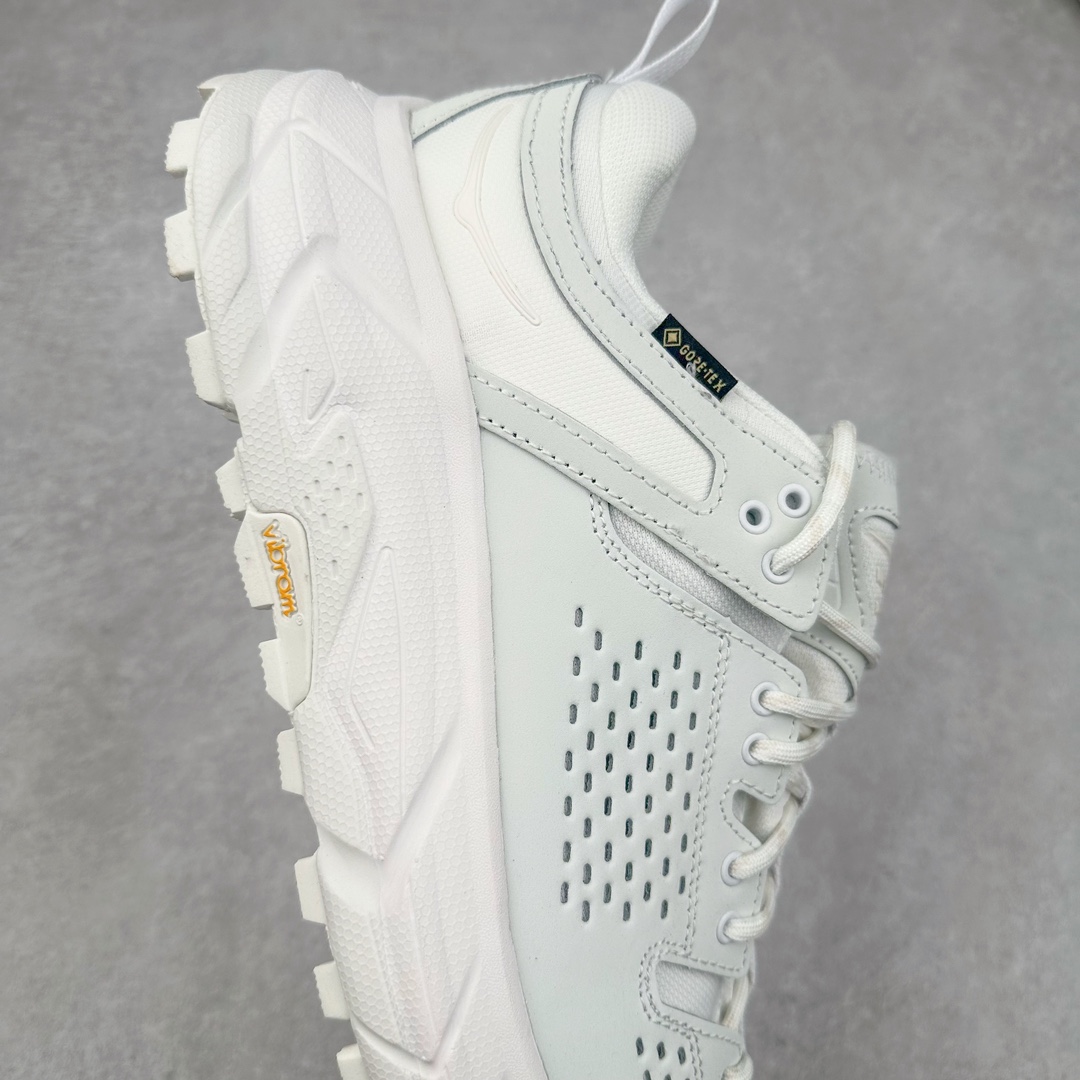 图片[6]-＃C版 HOKA ONE ONE Tor Ultra Low Gore-Tex 托亚系列增强版低帮厚底轻量坦克户外登山运动鞋 HOKA ONE ONE 在去年异军突起，成为街头时尚圈中的新宠儿，品牌与时尚品牌 Engineered Garments 合作打造的联名 Tor Ultra Low 鞋款，更是设计与话题兼备的重磅之作，而本月 Hoka One One 又为这双超人气之作释出深蓝色、军绿色与黑色三款普通版配色。设计上依旧采用了具备透气性能的 eVent 物料制做鞋身，更搭配 Vibram 大底保留户外血脉，即使少了 Engineered Garments 的联名加持依旧十分出彩。尺码：36 36.5 37.5 38 38.5 39 40 40.5 41 42 42.5 43 44 44.5 45-选品中心