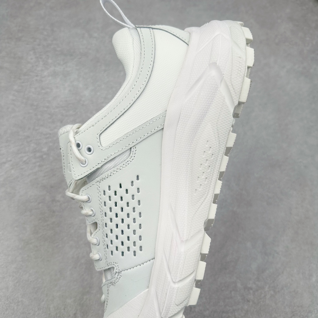 图片[7]-＃C版 HOKA ONE ONE Tor Ultra Low Gore-Tex 托亚系列增强版低帮厚底轻量坦克户外登山运动鞋 HOKA ONE ONE 在去年异军突起，成为街头时尚圈中的新宠儿，品牌与时尚品牌 Engineered Garments 合作打造的联名 Tor Ultra Low 鞋款，更是设计与话题兼备的重磅之作，而本月 Hoka One One 又为这双超人气之作释出深蓝色、军绿色与黑色三款普通版配色。设计上依旧采用了具备透气性能的 eVent 物料制做鞋身，更搭配 Vibram 大底保留户外血脉，即使少了 Engineered Garments 的联名加持依旧十分出彩。尺码：36 36.5 37.5 38 38.5 39 40 40.5 41 42 42.5 43 44 44.5 45-选品中心