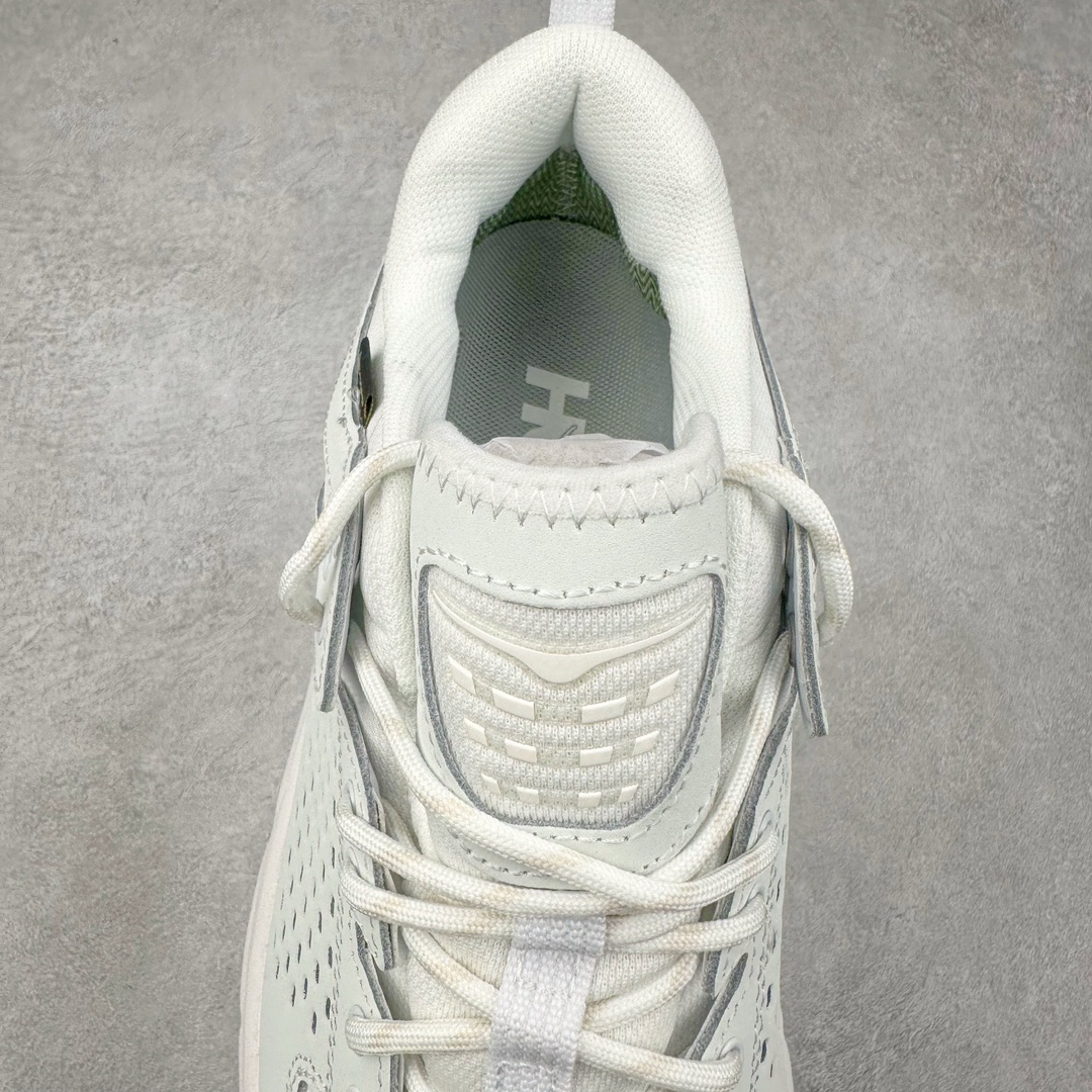 图片[5]-＃C版 HOKA ONE ONE Tor Ultra Low Gore-Tex 托亚系列增强版低帮厚底轻量坦克户外登山运动鞋 HOKA ONE ONE 在去年异军突起，成为街头时尚圈中的新宠儿，品牌与时尚品牌 Engineered Garments 合作打造的联名 Tor Ultra Low 鞋款，更是设计与话题兼备的重磅之作，而本月 Hoka One One 又为这双超人气之作释出深蓝色、军绿色与黑色三款普通版配色。设计上依旧采用了具备透气性能的 eVent 物料制做鞋身，更搭配 Vibram 大底保留户外血脉，即使少了 Engineered Garments 的联名加持依旧十分出彩。尺码：36 36.5 37.5 38 38.5 39 40 40.5 41 42 42.5 43 44 44.5 45-选品中心