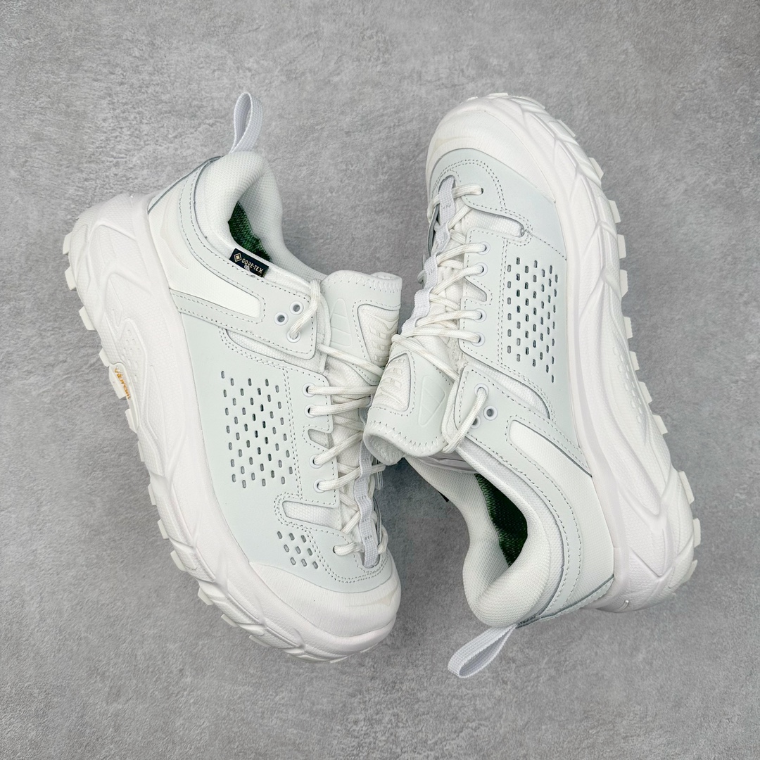 图片[3]-＃C版 HOKA ONE ONE Tor Ultra Low Gore-Tex 托亚系列增强版低帮厚底轻量坦克户外登山运动鞋 HOKA ONE ONE 在去年异军突起，成为街头时尚圈中的新宠儿，品牌与时尚品牌 Engineered Garments 合作打造的联名 Tor Ultra Low 鞋款，更是设计与话题兼备的重磅之作，而本月 Hoka One One 又为这双超人气之作释出深蓝色、军绿色与黑色三款普通版配色。设计上依旧采用了具备透气性能的 eVent 物料制做鞋身，更搭配 Vibram 大底保留户外血脉，即使少了 Engineered Garments 的联名加持依旧十分出彩。尺码：36 36.5 37.5 38 38.5 39 40 40.5 41 42 42.5 43 44 44.5 45-选品中心