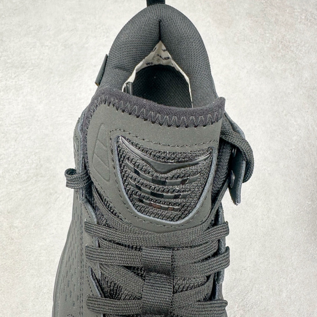 图片[5]-＃C版 HOKA ONE ONE Tor Ultra Low Gore-Tex 托亚系列增强版低帮厚底轻量坦克户外登山运动鞋 HOKA ONE ONE 在去年异军突起，成为街头时尚圈中的新宠儿，品牌与时尚品牌 Engineered Garments 合作打造的联名 Tor Ultra Low 鞋款，更是设计与话题兼备的重磅之作，而本月 Hoka One One 又为这双超人气之作释出深蓝色、军绿色与黑色三款普通版配色。设计上依旧采用了具备透气性能的 eVent 物料制做鞋身，更搭配 Vibram 大底保留户外血脉，即使少了 Engineered Garments 的联名加持依旧十分出彩。尺码：36 36.5 37.5 38 38.5 39 40 40.5 41 42 42.5 43 44 44.5 45-选品中心