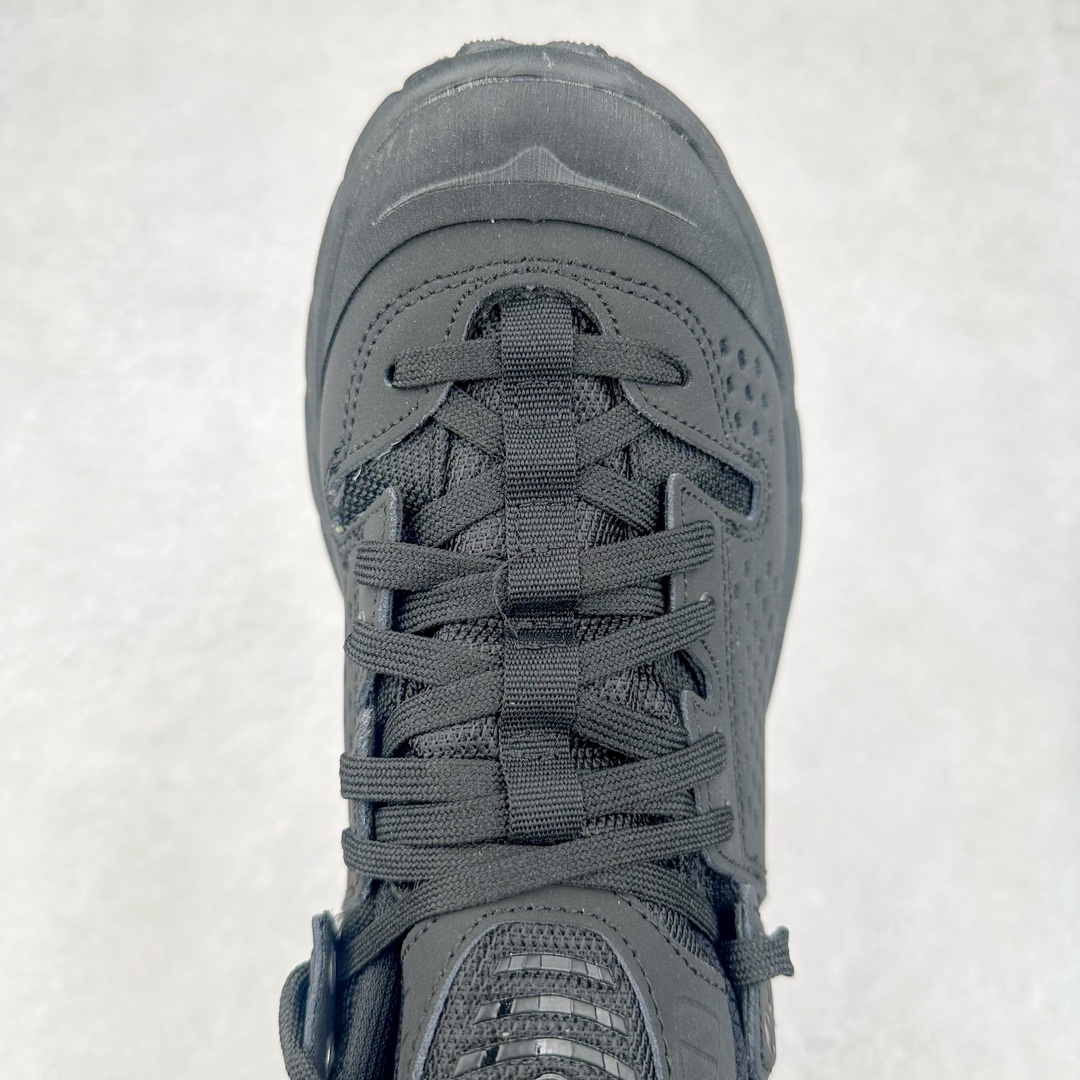 图片[4]-＃C版 HOKA ONE ONE Tor Ultra Low Gore-Tex 托亚系列增强版低帮厚底轻量坦克户外登山运动鞋 HOKA ONE ONE 在去年异军突起，成为街头时尚圈中的新宠儿，品牌与时尚品牌 Engineered Garments 合作打造的联名 Tor Ultra Low 鞋款，更是设计与话题兼备的重磅之作，而本月 Hoka One One 又为这双超人气之作释出深蓝色、军绿色与黑色三款普通版配色。设计上依旧采用了具备透气性能的 eVent 物料制做鞋身，更搭配 Vibram 大底保留户外血脉，即使少了 Engineered Garments 的联名加持依旧十分出彩。尺码：36 36.5 37.5 38 38.5 39 40 40.5 41 42 42.5 43 44 44.5 45-选品中心