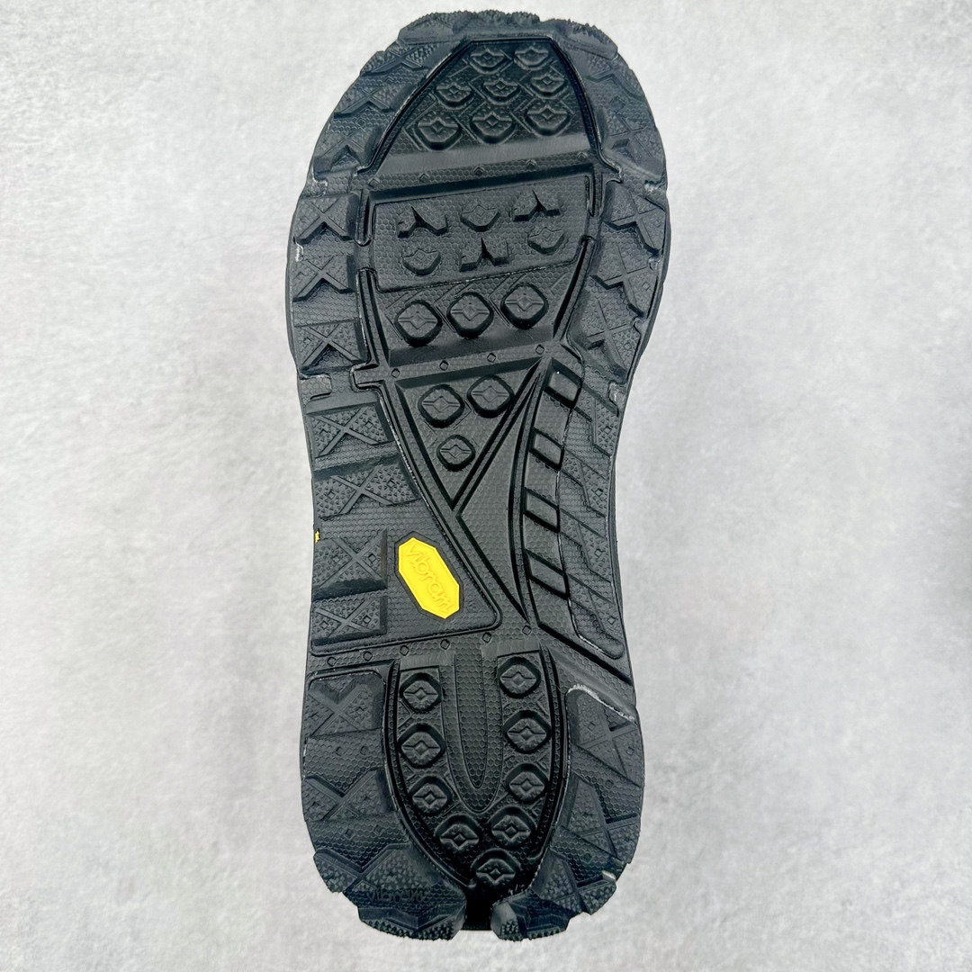 图片[9]-＃C版 HOKA ONE ONE Tor Ultra Low Gore-Tex 托亚系列增强版低帮厚底轻量坦克户外登山运动鞋 HOKA ONE ONE 在去年异军突起，成为街头时尚圈中的新宠儿，品牌与时尚品牌 Engineered Garments 合作打造的联名 Tor Ultra Low 鞋款，更是设计与话题兼备的重磅之作，而本月 Hoka One One 又为这双超人气之作释出深蓝色、军绿色与黑色三款普通版配色。设计上依旧采用了具备透气性能的 eVent 物料制做鞋身，更搭配 Vibram 大底保留户外血脉，即使少了 Engineered Garments 的联名加持依旧十分出彩。尺码：36 36.5 37.5 38 38.5 39 40 40.5 41 42 42.5 43 44 44.5 45-选品中心
