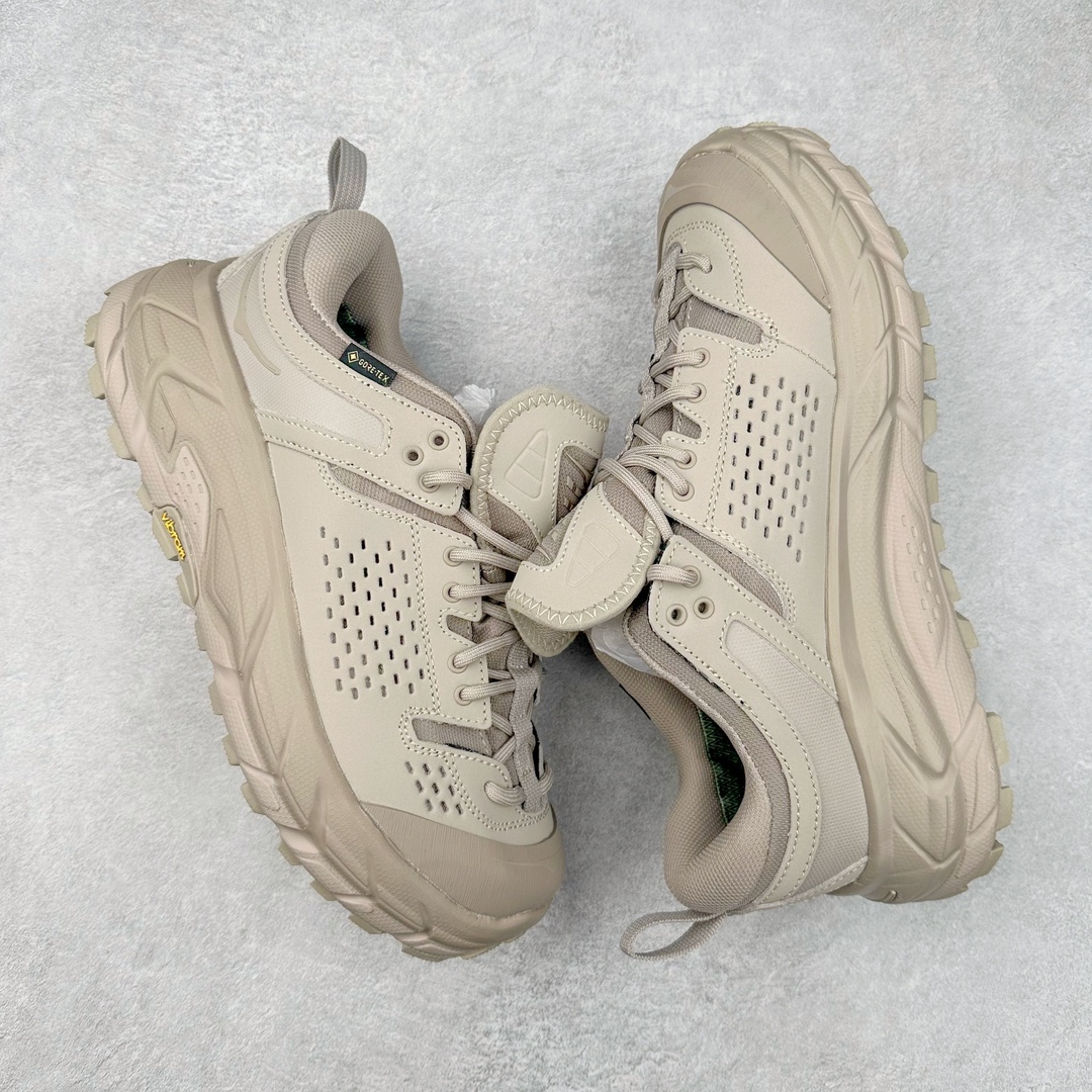 图片[3]-＃C版 HOKA ONE ONE Tor Ultra Low Gore-Tex 托亚系列增强版低帮厚底轻量坦克户外登山运动鞋 HOKA ONE ONE 在去年异军突起，成为街头时尚圈中的新宠儿，品牌与时尚品牌 Engineered Garments 合作打造的联名 Tor Ultra Low 鞋款，更是设计与话题兼备的重磅之作，而本月 Hoka One One 又为这双超人气之作释出深蓝色、军绿色与黑色三款普通版配色。设计上依旧采用了具备透气性能的 eVent 物料制做鞋身，更搭配 Vibram 大底保留户外血脉，即使少了 Engineered Garments 的联名加持依旧十分出彩。尺码：36 36.5 37.5 38 38.5 39 40 40.5 41 42 42.5 43 44 44.5 45-选品中心