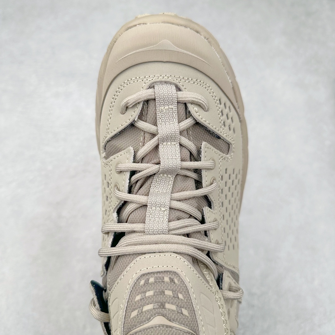 图片[4]-＃C版 HOKA ONE ONE Tor Ultra Low Gore-Tex 托亚系列增强版低帮厚底轻量坦克户外登山运动鞋 HOKA ONE ONE 在去年异军突起，成为街头时尚圈中的新宠儿，品牌与时尚品牌 Engineered Garments 合作打造的联名 Tor Ultra Low 鞋款，更是设计与话题兼备的重磅之作，而本月 Hoka One One 又为这双超人气之作释出深蓝色、军绿色与黑色三款普通版配色。设计上依旧采用了具备透气性能的 eVent 物料制做鞋身，更搭配 Vibram 大底保留户外血脉，即使少了 Engineered Garments 的联名加持依旧十分出彩。尺码：36 36.5 37.5 38 38.5 39 40 40.5 41 42 42.5 43 44 44.5 45-选品中心