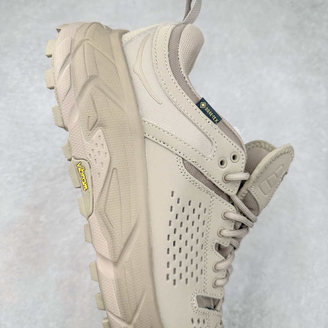 图片[6]-＃C版 HOKA ONE ONE Tor Ultra Low Gore-Tex 托亚系列增强版低帮厚底轻量坦克户外登山运动鞋 HOKA ONE ONE 在去年异军突起，成为街头时尚圈中的新宠儿，品牌与时尚品牌 Engineered Garments 合作打造的联名 Tor Ultra Low 鞋款，更是设计与话题兼备的重磅之作，而本月 Hoka One One 又为这双超人气之作释出深蓝色、军绿色与黑色三款普通版配色。设计上依旧采用了具备透气性能的 eVent 物料制做鞋身，更搭配 Vibram 大底保留户外血脉，即使少了 Engineered Garments 的联名加持依旧十分出彩。尺码：36 36.5 37.5 38 38.5 39 40 40.5 41 42 42.5 43 44 44.5 45-选品中心