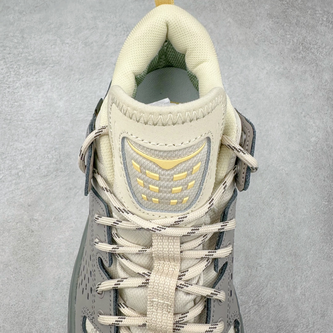 图片[5]-＃C版 HOKA ONE ONE Tor Ultra Low Gore-Tex 托亚系列增强版低帮厚底轻量坦克户外登山运动鞋 HOKA ONE ONE 在去年异军突起，成为街头时尚圈中的新宠儿，品牌与时尚品牌 Engineered Garments 合作打造的联名 Tor Ultra Low 鞋款，更是设计与话题兼备的重磅之作，而本月 Hoka One One 又为这双超人气之作释出深蓝色、军绿色与黑色三款普通版配色。设计上依旧采用了具备透气性能的 eVent 物料制做鞋身，更搭配 Vibram 大底保留户外血脉，即使少了 Engineered Garments 的联名加持依旧十分出彩。尺码：36 36.5 37.5 38 38.5 39 40 40.5 41 42 42.5 43 44 44.5 45-选品中心