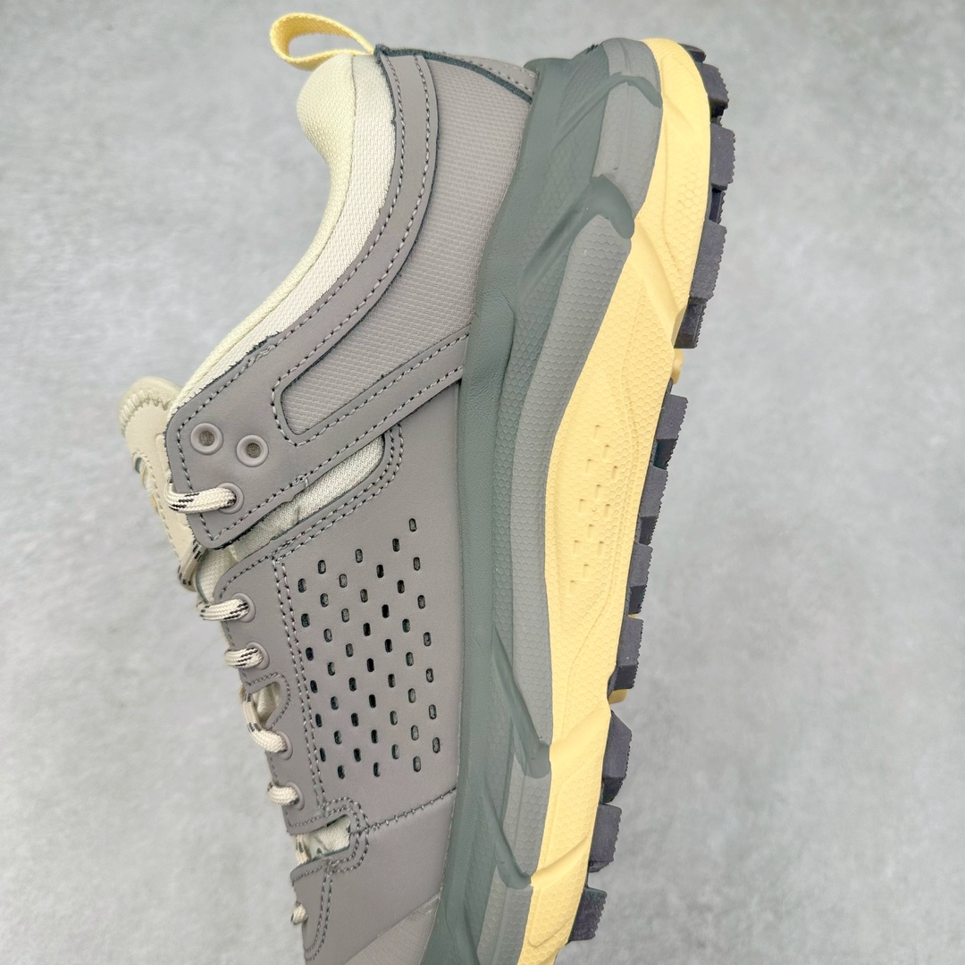 图片[7]-＃C版 HOKA ONE ONE Tor Ultra Low Gore-Tex 托亚系列增强版低帮厚底轻量坦克户外登山运动鞋 HOKA ONE ONE 在去年异军突起，成为街头时尚圈中的新宠儿，品牌与时尚品牌 Engineered Garments 合作打造的联名 Tor Ultra Low 鞋款，更是设计与话题兼备的重磅之作，而本月 Hoka One One 又为这双超人气之作释出深蓝色、军绿色与黑色三款普通版配色。设计上依旧采用了具备透气性能的 eVent 物料制做鞋身，更搭配 Vibram 大底保留户外血脉，即使少了 Engineered Garments 的联名加持依旧十分出彩。尺码：36 36.5 37.5 38 38.5 39 40 40.5 41 42 42.5 43 44 44.5 45-选品中心