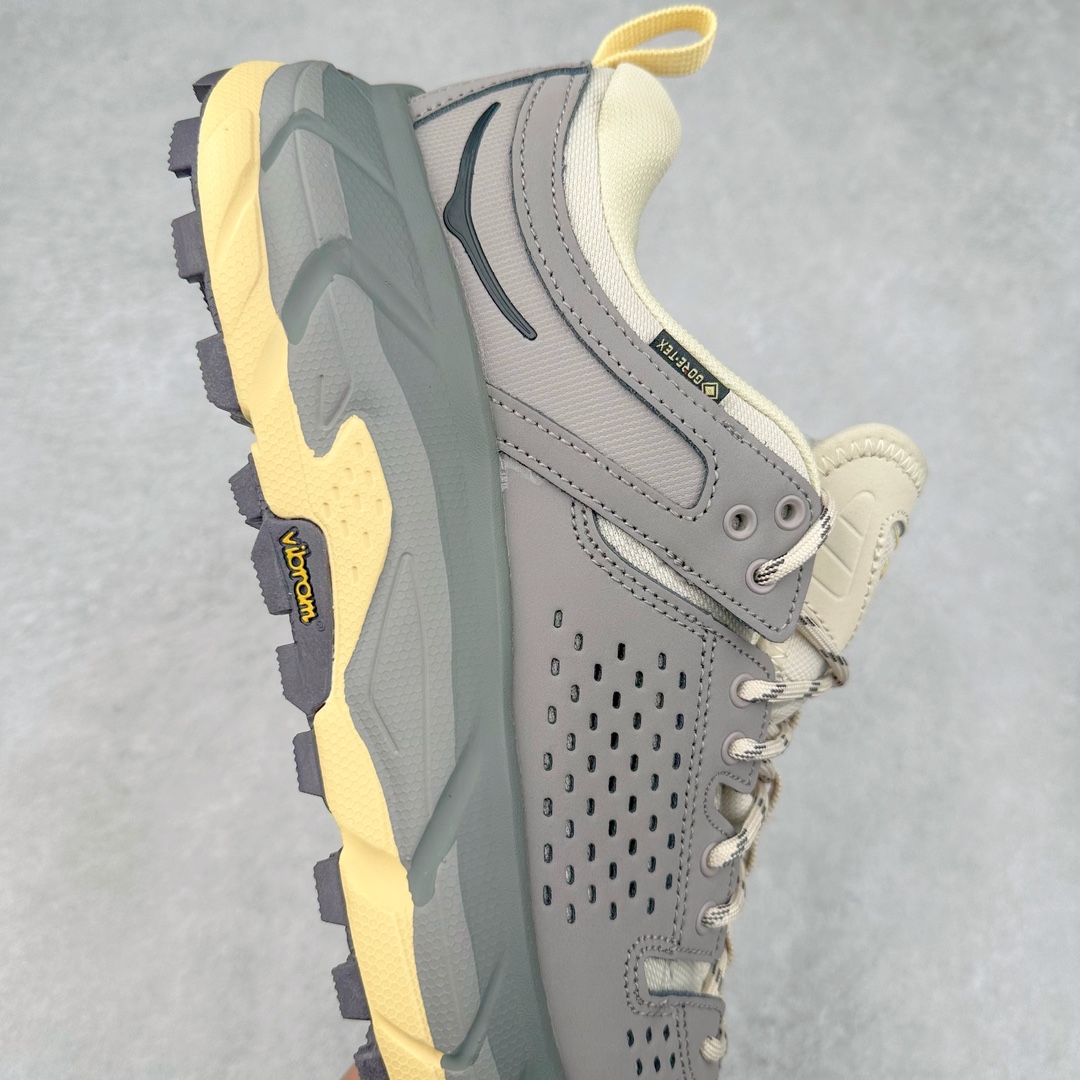 图片[6]-＃C版 HOKA ONE ONE Tor Ultra Low Gore-Tex 托亚系列增强版低帮厚底轻量坦克户外登山运动鞋 HOKA ONE ONE 在去年异军突起，成为街头时尚圈中的新宠儿，品牌与时尚品牌 Engineered Garments 合作打造的联名 Tor Ultra Low 鞋款，更是设计与话题兼备的重磅之作，而本月 Hoka One One 又为这双超人气之作释出深蓝色、军绿色与黑色三款普通版配色。设计上依旧采用了具备透气性能的 eVent 物料制做鞋身，更搭配 Vibram 大底保留户外血脉，即使少了 Engineered Garments 的联名加持依旧十分出彩。尺码：36 36.5 37.5 38 38.5 39 40 40.5 41 42 42.5 43 44 44.5 45-选品中心