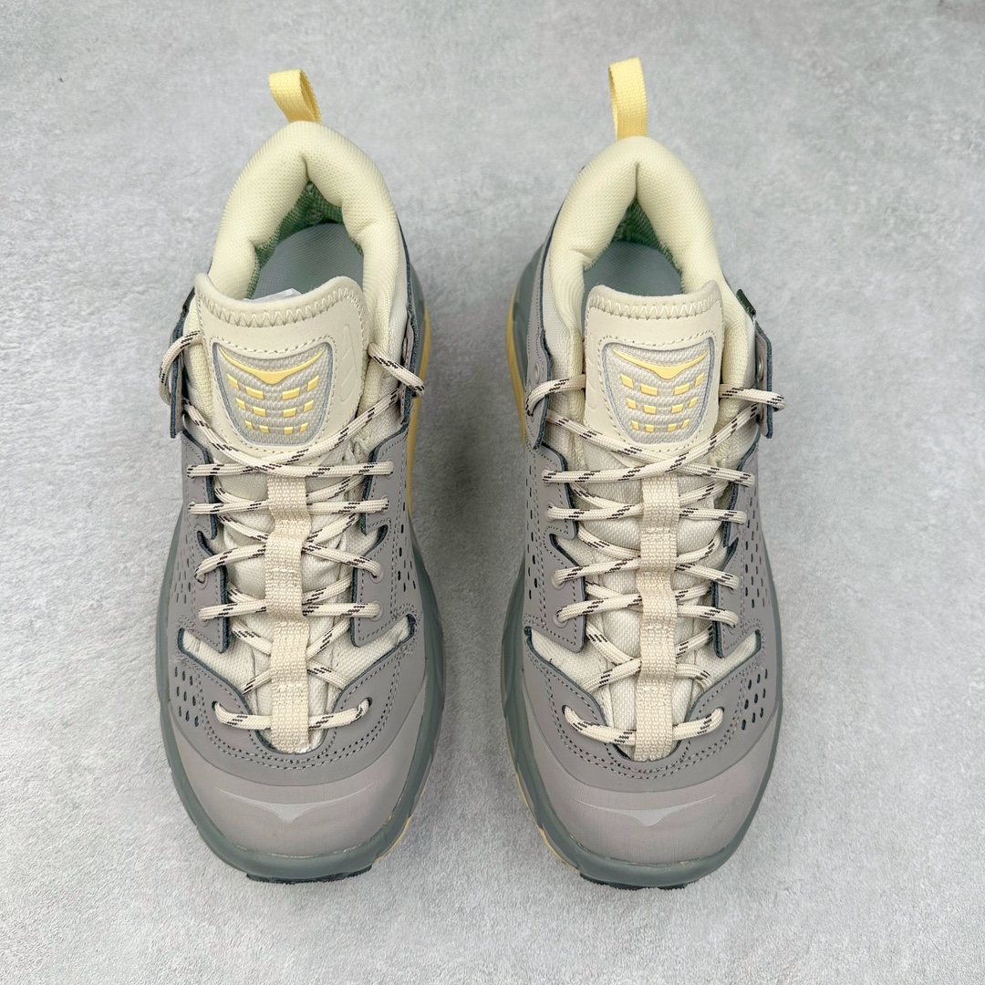 图片[2]-＃C版 HOKA ONE ONE Tor Ultra Low Gore-Tex 托亚系列增强版低帮厚底轻量坦克户外登山运动鞋 HOKA ONE ONE 在去年异军突起，成为街头时尚圈中的新宠儿，品牌与时尚品牌 Engineered Garments 合作打造的联名 Tor Ultra Low 鞋款，更是设计与话题兼备的重磅之作，而本月 Hoka One One 又为这双超人气之作释出深蓝色、军绿色与黑色三款普通版配色。设计上依旧采用了具备透气性能的 eVent 物料制做鞋身，更搭配 Vibram 大底保留户外血脉，即使少了 Engineered Garments 的联名加持依旧十分出彩。尺码：36 36.5 37.5 38 38.5 39 40 40.5 41 42 42.5 43 44 44.5 45-选品中心