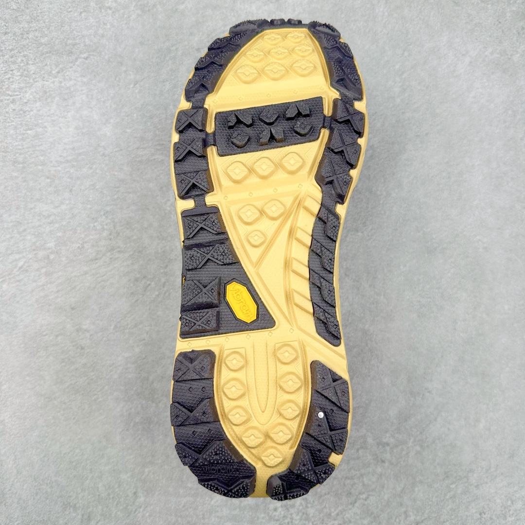 图片[9]-＃C版 HOKA ONE ONE Tor Ultra Low Gore-Tex 托亚系列增强版低帮厚底轻量坦克户外登山运动鞋 HOKA ONE ONE 在去年异军突起，成为街头时尚圈中的新宠儿，品牌与时尚品牌 Engineered Garments 合作打造的联名 Tor Ultra Low 鞋款，更是设计与话题兼备的重磅之作，而本月 Hoka One One 又为这双超人气之作释出深蓝色、军绿色与黑色三款普通版配色。设计上依旧采用了具备透气性能的 eVent 物料制做鞋身，更搭配 Vibram 大底保留户外血脉，即使少了 Engineered Garments 的联名加持依旧十分出彩。尺码：36 36.5 37.5 38 38.5 39 40 40.5 41 42 42.5 43 44 44.5 45-选品中心