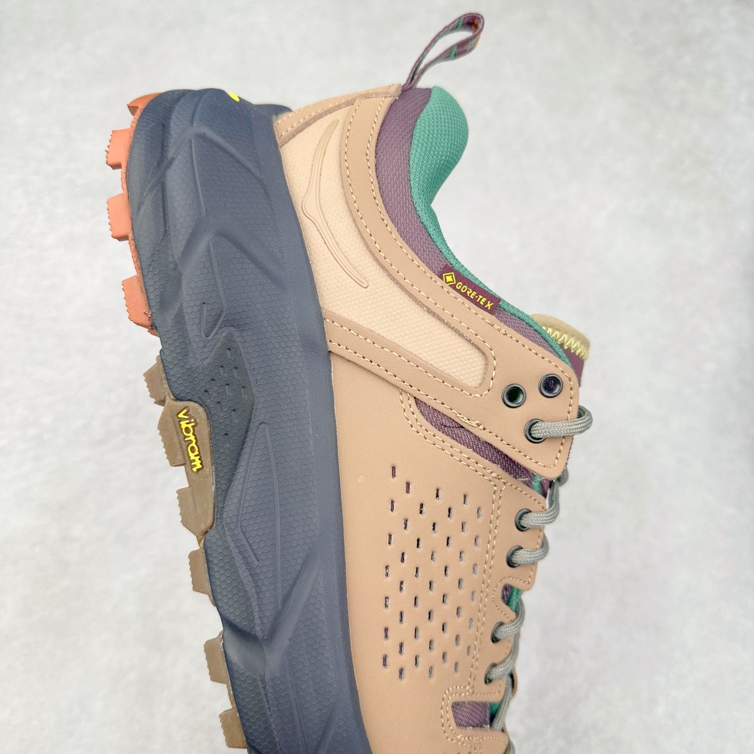 图片[6]-＃C版 HOKA ONE ONE Tor Ultra Low Gore-Tex 托亚系列增强版低帮厚底轻量坦克户外登山运动鞋 HOKA ONE ONE 在去年异军突起，成为街头时尚圈中的新宠儿，品牌与时尚品牌 Engineered Garments 合作打造的联名 Tor Ultra Low 鞋款，更是设计与话题兼备的重磅之作，而本月 Hoka One One 又为这双超人气之作释出深蓝色、军绿色与黑色三款普通版配色。设计上依旧采用了具备透气性能的 eVent 物料制做鞋身，更搭配 Vibram 大底保留户外血脉，即使少了 Engineered Garments 的联名加持依旧十分出彩。尺码：36 36.5 37.5 38 38.5 39 40 40.5 41 42 42.5 43 44 44.5 45-选品中心
