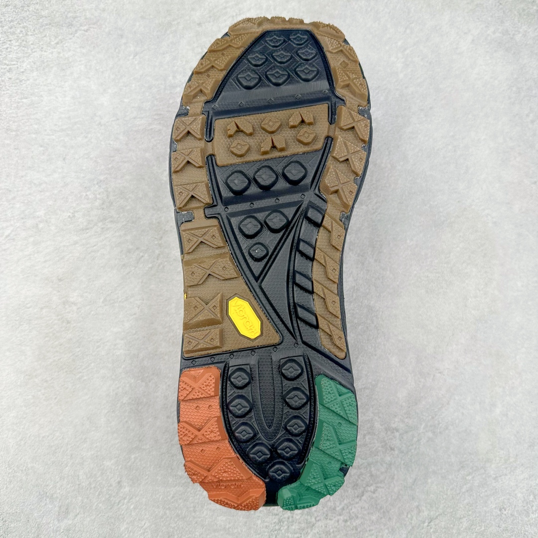 图片[9]-＃C版 HOKA ONE ONE Tor Ultra Low Gore-Tex 托亚系列增强版低帮厚底轻量坦克户外登山运动鞋 HOKA ONE ONE 在去年异军突起，成为街头时尚圈中的新宠儿，品牌与时尚品牌 Engineered Garments 合作打造的联名 Tor Ultra Low 鞋款，更是设计与话题兼备的重磅之作，而本月 Hoka One One 又为这双超人气之作释出深蓝色、军绿色与黑色三款普通版配色。设计上依旧采用了具备透气性能的 eVent 物料制做鞋身，更搭配 Vibram 大底保留户外血脉，即使少了 Engineered Garments 的联名加持依旧十分出彩。尺码：36 36.5 37.5 38 38.5 39 40 40.5 41 42 42.5 43 44 44.5 45-选品中心