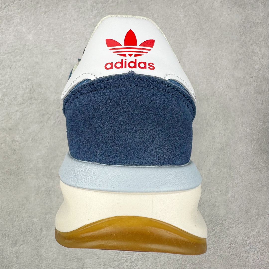 图片[8]-AD SL72 RS系列德训足球风百搭低帮休闲运动板鞋 阿迪达斯Originals推出复古「T头鞋」造型的SL72鞋款复刻，有男女两款可选。男生款为SL72RS，鞋型挺立饱满，鞋底增加高度，采用麂皮与布面制作，符合复古氛围；女生款为SL72OGW，致敬经典款式，鞋身纤细，还原70年代设计，以绿色呈现，点缀金色细节。多款配色可选。「T 头鞋」这两年有多火大家见到了吧？明星、穿搭博主几乎人手一双，凭借复古味的外观，以及亲民的价格，同样成为了不少球鞋玩家日常上脚首选。近日 adidas Originals 将有「T 头鞋」造型的诞生于 1972 年的 SL72 鞋款复刻带回，各位买鞋又有新选择了。1972 年 SL72 问世后，引领了后来阿迪达斯的跑鞋发展方向，其中「SL」代表了 Super Light，彰显了产品轻便的特性。1972 年 SL72 问世后，引领了后来阿迪达斯的跑鞋发展方向，其中「SL」代表了 Super Light，彰显了产品轻便的特性。这次 adidas Originals 延续其轻质经典的基因，带来男女两款 SL72。男生款带来 SL72 RS 鞋型，RS 意为 Reshaped（重塑），鞋款在保留了经典的外观基础上，在尼龙材质里增加了填充物，使鞋型更加挺立和饱满，鞋头则更加圆润，鞋底的 EVA 材质则增加了鞋款的高度。女生款则带来 SL72 OG W 鞋型，OG 顾名思义则是致敬经典款式，相较于 RS（Reshaped）鞋款，鞋身更加纤细，其整体鞋身轮廓、线条、细节、材质上尊崇 70 年代 SL72 的设计，还原经典味道。尺码：36 36⅔ 37⅓ 38 38⅔ 39⅓ 40 40⅔ 41⅓ 42 42⅔ 43⅓ 44 44⅔ 45-选品中心