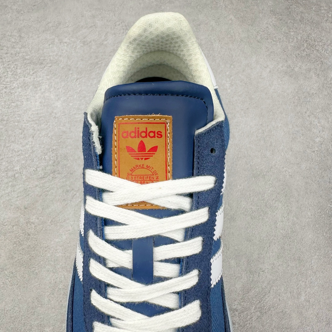 图片[5]-AD SL72 RS系列德训足球风百搭低帮休闲运动板鞋 阿迪达斯Originals推出复古「T头鞋」造型的SL72鞋款复刻，有男女两款可选。男生款为SL72RS，鞋型挺立饱满，鞋底增加高度，采用麂皮与布面制作，符合复古氛围；女生款为SL72OGW，致敬经典款式，鞋身纤细，还原70年代设计，以绿色呈现，点缀金色细节。多款配色可选。「T 头鞋」这两年有多火大家见到了吧？明星、穿搭博主几乎人手一双，凭借复古味的外观，以及亲民的价格，同样成为了不少球鞋玩家日常上脚首选。近日 adidas Originals 将有「T 头鞋」造型的诞生于 1972 年的 SL72 鞋款复刻带回，各位买鞋又有新选择了。1972 年 SL72 问世后，引领了后来阿迪达斯的跑鞋发展方向，其中「SL」代表了 Super Light，彰显了产品轻便的特性。1972 年 SL72 问世后，引领了后来阿迪达斯的跑鞋发展方向，其中「SL」代表了 Super Light，彰显了产品轻便的特性。这次 adidas Originals 延续其轻质经典的基因，带来男女两款 SL72。男生款带来 SL72 RS 鞋型，RS 意为 Reshaped（重塑），鞋款在保留了经典的外观基础上，在尼龙材质里增加了填充物，使鞋型更加挺立和饱满，鞋头则更加圆润，鞋底的 EVA 材质则增加了鞋款的高度。女生款则带来 SL72 OG W 鞋型，OG 顾名思义则是致敬经典款式，相较于 RS（Reshaped）鞋款，鞋身更加纤细，其整体鞋身轮廓、线条、细节、材质上尊崇 70 年代 SL72 的设计，还原经典味道。尺码：36 36⅔ 37⅓ 38 38⅔ 39⅓ 40 40⅔ 41⅓ 42 42⅔ 43⅓ 44 44⅔ 45-选品中心