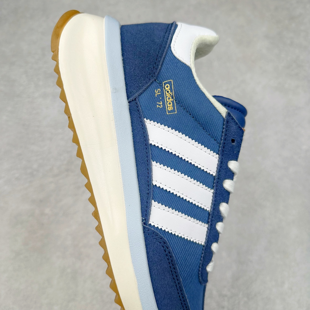 图片[6]-AD SL72 RS系列德训足球风百搭低帮休闲运动板鞋 阿迪达斯Originals推出复古「T头鞋」造型的SL72鞋款复刻，有男女两款可选。男生款为SL72RS，鞋型挺立饱满，鞋底增加高度，采用麂皮与布面制作，符合复古氛围；女生款为SL72OGW，致敬经典款式，鞋身纤细，还原70年代设计，以绿色呈现，点缀金色细节。多款配色可选。「T 头鞋」这两年有多火大家见到了吧？明星、穿搭博主几乎人手一双，凭借复古味的外观，以及亲民的价格，同样成为了不少球鞋玩家日常上脚首选。近日 adidas Originals 将有「T 头鞋」造型的诞生于 1972 年的 SL72 鞋款复刻带回，各位买鞋又有新选择了。1972 年 SL72 问世后，引领了后来阿迪达斯的跑鞋发展方向，其中「SL」代表了 Super Light，彰显了产品轻便的特性。1972 年 SL72 问世后，引领了后来阿迪达斯的跑鞋发展方向，其中「SL」代表了 Super Light，彰显了产品轻便的特性。这次 adidas Originals 延续其轻质经典的基因，带来男女两款 SL72。男生款带来 SL72 RS 鞋型，RS 意为 Reshaped（重塑），鞋款在保留了经典的外观基础上，在尼龙材质里增加了填充物，使鞋型更加挺立和饱满，鞋头则更加圆润，鞋底的 EVA 材质则增加了鞋款的高度。女生款则带来 SL72 OG W 鞋型，OG 顾名思义则是致敬经典款式，相较于 RS（Reshaped）鞋款，鞋身更加纤细，其整体鞋身轮廓、线条、细节、材质上尊崇 70 年代 SL72 的设计，还原经典味道。尺码：36 36⅔ 37⅓ 38 38⅔ 39⅓ 40 40⅔ 41⅓ 42 42⅔ 43⅓ 44 44⅔ 45-选品中心