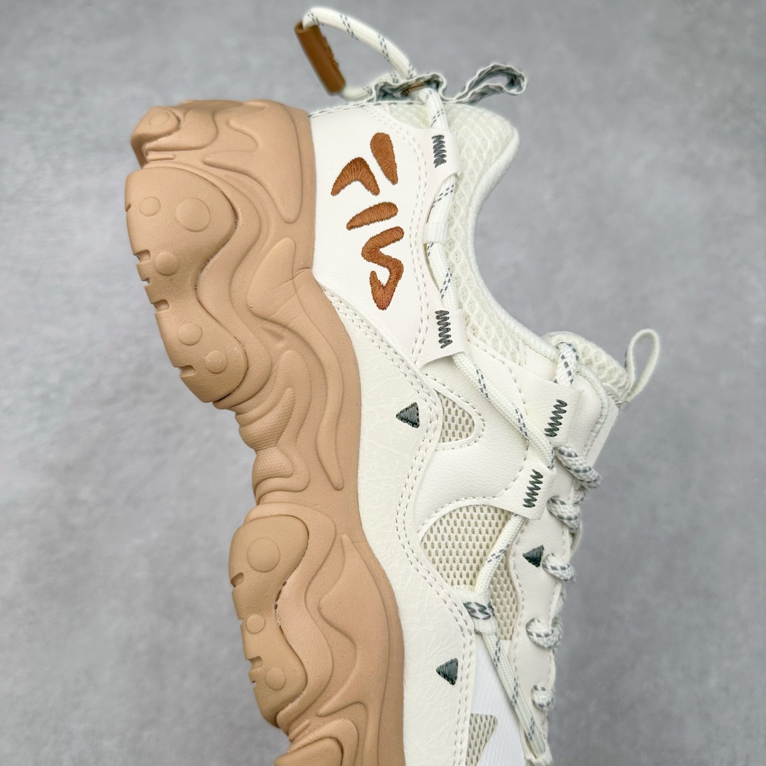 图片[6]-FILA FUSION Fluid 斐乐摩登潮牌防滑耐磨轻便运动鞋 FUSION 系列传承了 FILA 的百年基因，融入年轻运动及潮流文化，成为引领变革、创新突破的一代。以“1+N” 的跨界合作模式重现经典的同时创造经典。带来最出其不意的跨界合作惊喜。同时，FILAFUSION把FILA 的 DNA 融入到定制体验里，你可以随心制造厲于你的产品。FILA FUSION 的鞋家族涵盖了老爹鞋、跑步鞋、网球鞋、季节款。风格复古新潮，满足了时尚人士出行及各类运动的搭配需求，成为当下年轻人筷拥的鞋类品牌之一。FILA FUSION 走进年轻人的世界，通过年轻人运动，街舞，滑板，篮球，展现 FILA FUSION 的潮流态度和年轻文化。FILA FUSION 认为末来属于引领变革、创新突破的年轻一代，让我们一起构成 FILA 未来的蓝图吧！尺码：35.5 36 36.5 37.5 38 38.5 39 40 40.5 41 42 42.5 43 44 44.5 45 45.5-选品中心