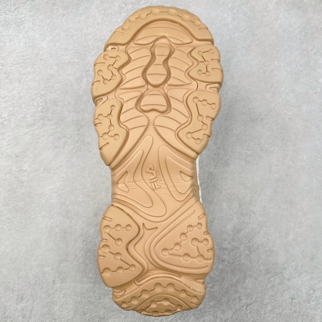 图片[9]-FILA FUSION Fluid 斐乐摩登潮牌防滑耐磨轻便运动鞋 FUSION 系列传承了 FILA 的百年基因，融入年轻运动及潮流文化，成为引领变革、创新突破的一代。以“1+N” 的跨界合作模式重现经典的同时创造经典。带来最出其不意的跨界合作惊喜。同时，FILAFUSION把FILA 的 DNA 融入到定制体验里，你可以随心制造厲于你的产品。FILA FUSION 的鞋家族涵盖了老爹鞋、跑步鞋、网球鞋、季节款。风格复古新潮，满足了时尚人士出行及各类运动的搭配需求，成为当下年轻人筷拥的鞋类品牌之一。FILA FUSION 走进年轻人的世界，通过年轻人运动，街舞，滑板，篮球，展现 FILA FUSION 的潮流态度和年轻文化。FILA FUSION 认为末来属于引领变革、创新突破的年轻一代，让我们一起构成 FILA 未来的蓝图吧！尺码：35.5 36 36.5 37.5 38 38.5 39 40 40.5 41 42 42.5 43 44 44.5 45 45.5-选品中心