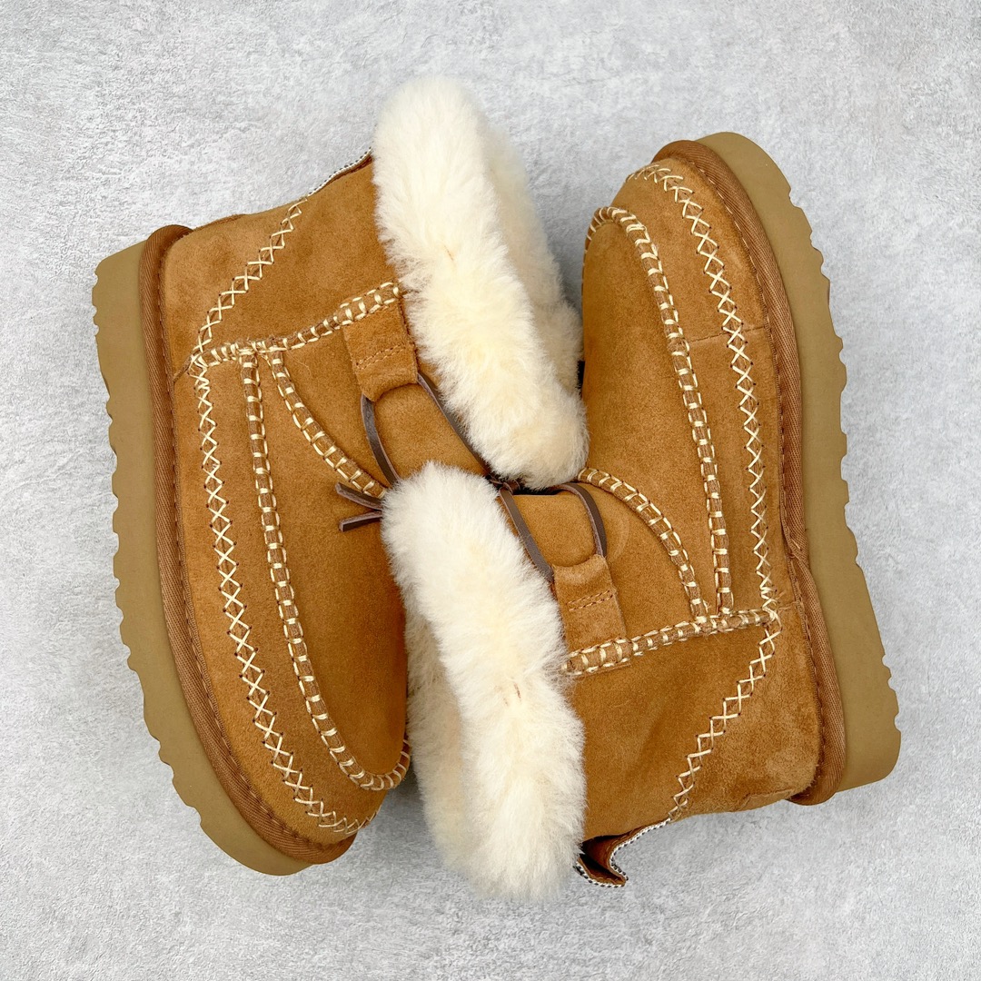 图片[3]-＃K版 UGG 8251经典秋冬羊皮毛一体雪地靴 私人订单价格匠心定位 桑坡八年大厂直供 拒绝高利润 区别杀猪版本 隆丰A级澳洲进口羊皮毛一体 完全遵循ZP工艺流程 代工厂原厂版师 秉承无原鞋不开发选择 注重每一处细节 市面最正版型 TREADLITE\\\”轻翼\\\”科技外底 轻便/耐用/柔韧/桩型【售后郑重承诺】一个月内若出现重大脱胶/断底等质量问题 直接为您换新 翻毛皮鞋面 细腻亲肤再生聚酯纤维滚边 舒适易打理 保暖性佳 UGG plush™ 里衬和内底 茸软亲肤 舒适暖足 经典鞋型搭配轻盈厚底 稳稳拿捏秋冬出街时髦造型 Treadlite by UGG 轻翼大底 轻盈缓震 为双足减负 舒适轻便 助你轻松畅玩整天 尺码：35 36 37 38 39 40-选品中心