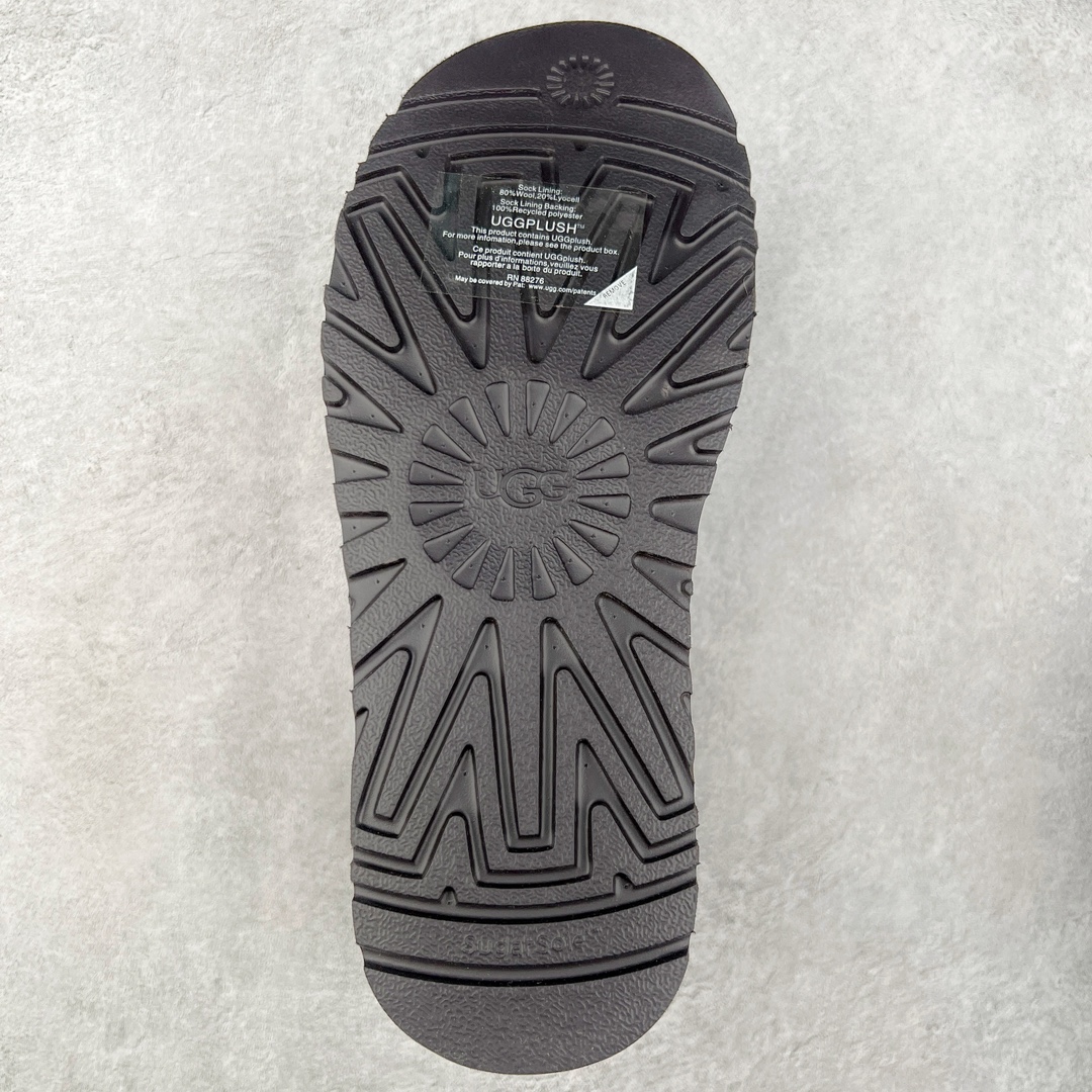 图片[9]-＃K版 UGG 3954经典秋冬羊皮毛一体雪地靴 私人订单价格匠心定位 桑坡八年大厂直供 拒绝高利润 区别杀猪版本 隆丰A级澳洲进口羊皮毛一体 完全遵循ZP工艺流程 代工厂原厂版师 秉承无原鞋不开发选择 注重每一处细节 市面最正版型 TREADLITE\\\”轻翼\\\”科技外底 轻便/耐用/柔韧/桩型【售后郑重承诺】一个月内若出现重大脱胶/断底等质量问题 直接为您换新 翻毛皮鞋面 细腻亲肤再生聚酯纤维滚边 舒适易打理 保暖性佳 UGG plush™ 里衬和内底 茸软亲肤 舒适暖足 经典鞋型搭配轻盈厚底 稳稳拿捏秋冬出街时髦造型 Treadlite by UGG 轻翼大底 轻盈缓震 为双足减负 舒适轻便 助你轻松畅玩整天 尺码：35 36 37 38 39 40-选品中心