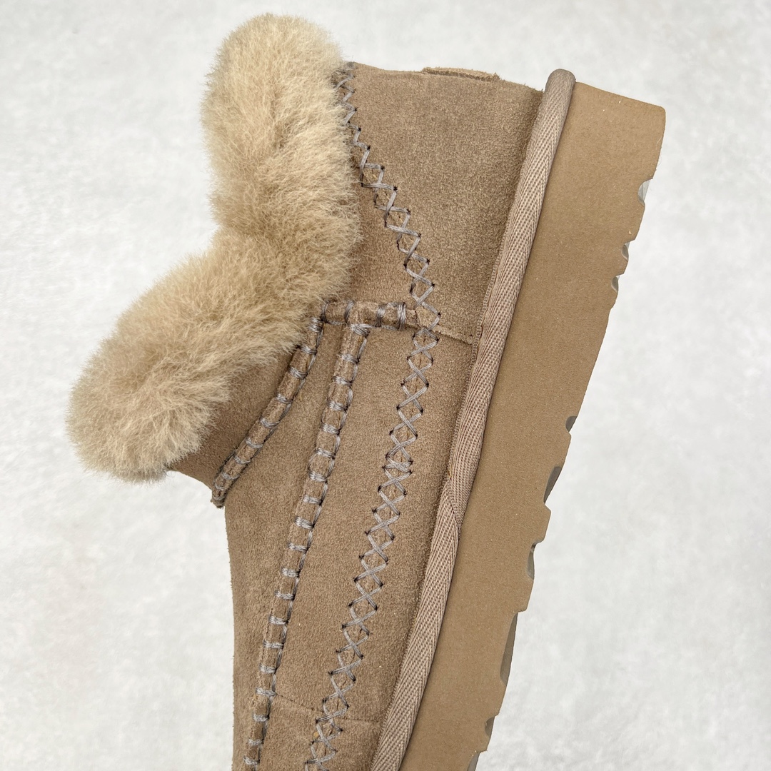 图片[7]-＃K版 UGG 8224经典秋冬羊皮毛一体雪地靴 私人订单价格匠心定位 桑坡八年大厂直供 拒绝高利润 区别杀猪版本 隆丰A级澳洲进口羊皮毛一体 完全遵循ZP工艺流程 代工厂原厂版师 秉承无原鞋不开发选择 注重每一处细节 市面最正版型 TREADLITE\\\”轻翼\\\”科技外底 轻便/耐用/柔韧/桩型【售后郑重承诺】一个月内若出现重大脱胶/断底等质量问题 直接为您换新 翻毛皮鞋面 细腻亲肤再生聚酯纤维滚边 舒适易打理 保暖性佳 UGG plush™ 里衬和内底 茸软亲肤 舒适暖足 经典鞋型搭配轻盈厚底 稳稳拿捏秋冬出街时髦造型 Treadlite by UGG 轻翼大底 轻盈缓震 为双足减负 舒适轻便 助你轻松畅玩整天 尺码：35 36 37 38 39 40-选品中心