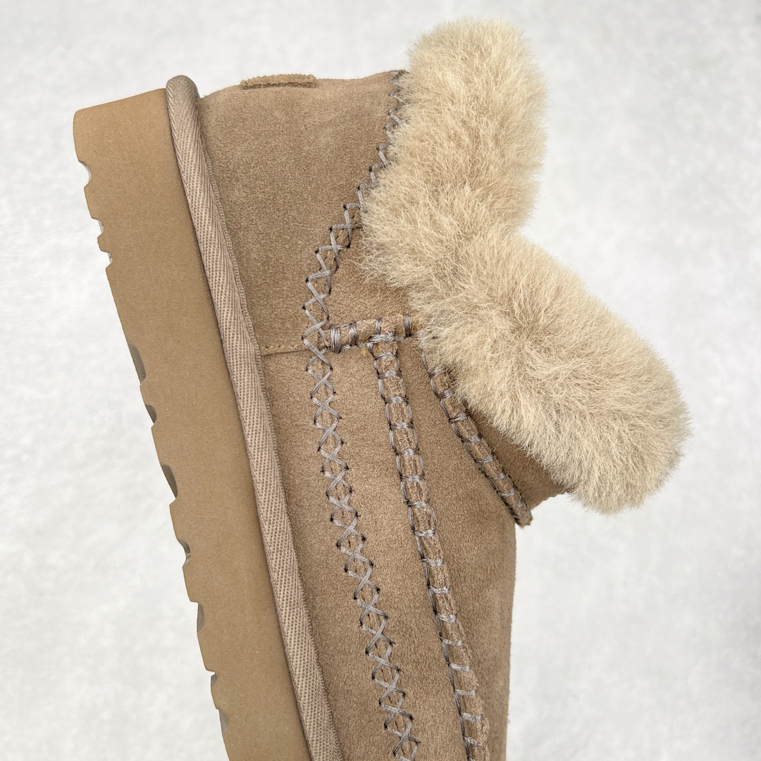 图片[6]-＃K版 UGG 8224经典秋冬羊皮毛一体雪地靴 私人订单价格匠心定位 桑坡八年大厂直供 拒绝高利润 区别杀猪版本 隆丰A级澳洲进口羊皮毛一体 完全遵循ZP工艺流程 代工厂原厂版师 秉承无原鞋不开发选择 注重每一处细节 市面最正版型 TREADLITE\\\”轻翼\\\”科技外底 轻便/耐用/柔韧/桩型【售后郑重承诺】一个月内若出现重大脱胶/断底等质量问题 直接为您换新 翻毛皮鞋面 细腻亲肤再生聚酯纤维滚边 舒适易打理 保暖性佳 UGG plush™ 里衬和内底 茸软亲肤 舒适暖足 经典鞋型搭配轻盈厚底 稳稳拿捏秋冬出街时髦造型 Treadlite by UGG 轻翼大底 轻盈缓震 为双足减负 舒适轻便 助你轻松畅玩整天 尺码：35 36 37 38 39 40-选品中心