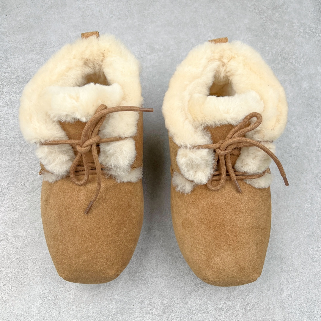 图片[2]-＃K版 UGG 8261经典秋冬羊皮毛一体雪地靴 私人订单价格匠心定位 桑坡八年大厂直供 拒绝高利润 区别杀猪版本 隆丰A级澳洲进口羊皮毛一体 完全遵循ZP工艺流程 代工厂原厂版师 秉承无原鞋不开发选择 注重每一处细节 市面最正版型 TREADLITE\\\”轻翼\\\”科技外底 轻便/耐用/柔韧/桩型【售后郑重承诺】一个月内若出现重大脱胶/断底等质量问题 直接为您换新 翻毛皮鞋面 细腻亲肤再生聚酯纤维滚边 舒适易打理 保暖性佳 UGG plush™ 里衬和内底 茸软亲肤 舒适暖足 经典鞋型搭配轻盈厚底 稳稳拿捏秋冬出街时髦造型 Treadlite by UGG 轻翼大底 轻盈缓震 为双足减负 舒适轻便 助你轻松畅玩整天 尺码：35 36 37 38 39 40-选品中心