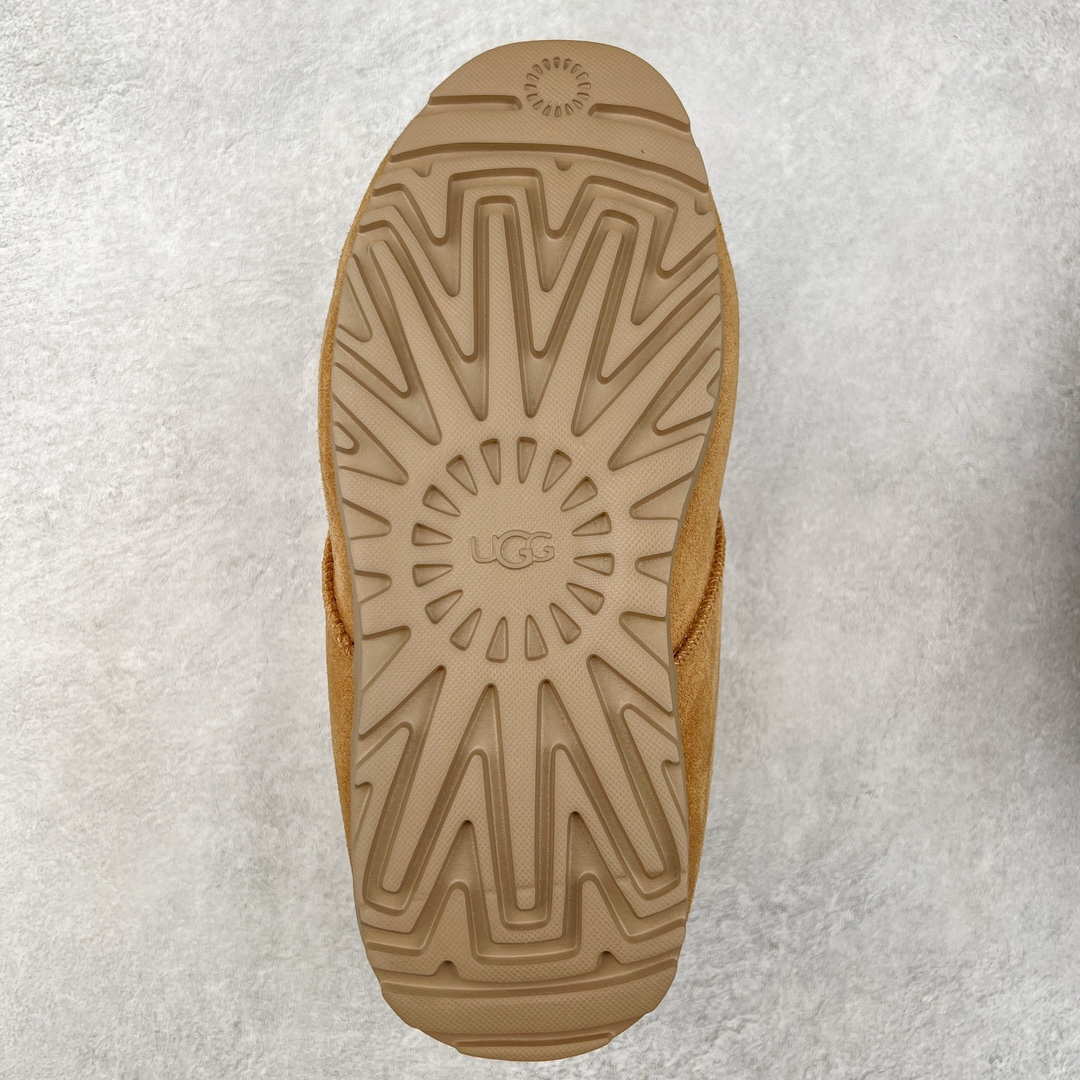 图片[9]-＃K版 UGG 8261经典秋冬羊皮毛一体雪地靴 私人订单价格匠心定位 桑坡八年大厂直供 拒绝高利润 区别杀猪版本 隆丰A级澳洲进口羊皮毛一体 完全遵循ZP工艺流程 代工厂原厂版师 秉承无原鞋不开发选择 注重每一处细节 市面最正版型 TREADLITE\\\”轻翼\\\”科技外底 轻便/耐用/柔韧/桩型【售后郑重承诺】一个月内若出现重大脱胶/断底等质量问题 直接为您换新 翻毛皮鞋面 细腻亲肤再生聚酯纤维滚边 舒适易打理 保暖性佳 UGG plush™ 里衬和内底 茸软亲肤 舒适暖足 经典鞋型搭配轻盈厚底 稳稳拿捏秋冬出街时髦造型 Treadlite by UGG 轻翼大底 轻盈缓震 为双足减负 舒适轻便 助你轻松畅玩整天 尺码：35 36 37 38 39 40-选品中心