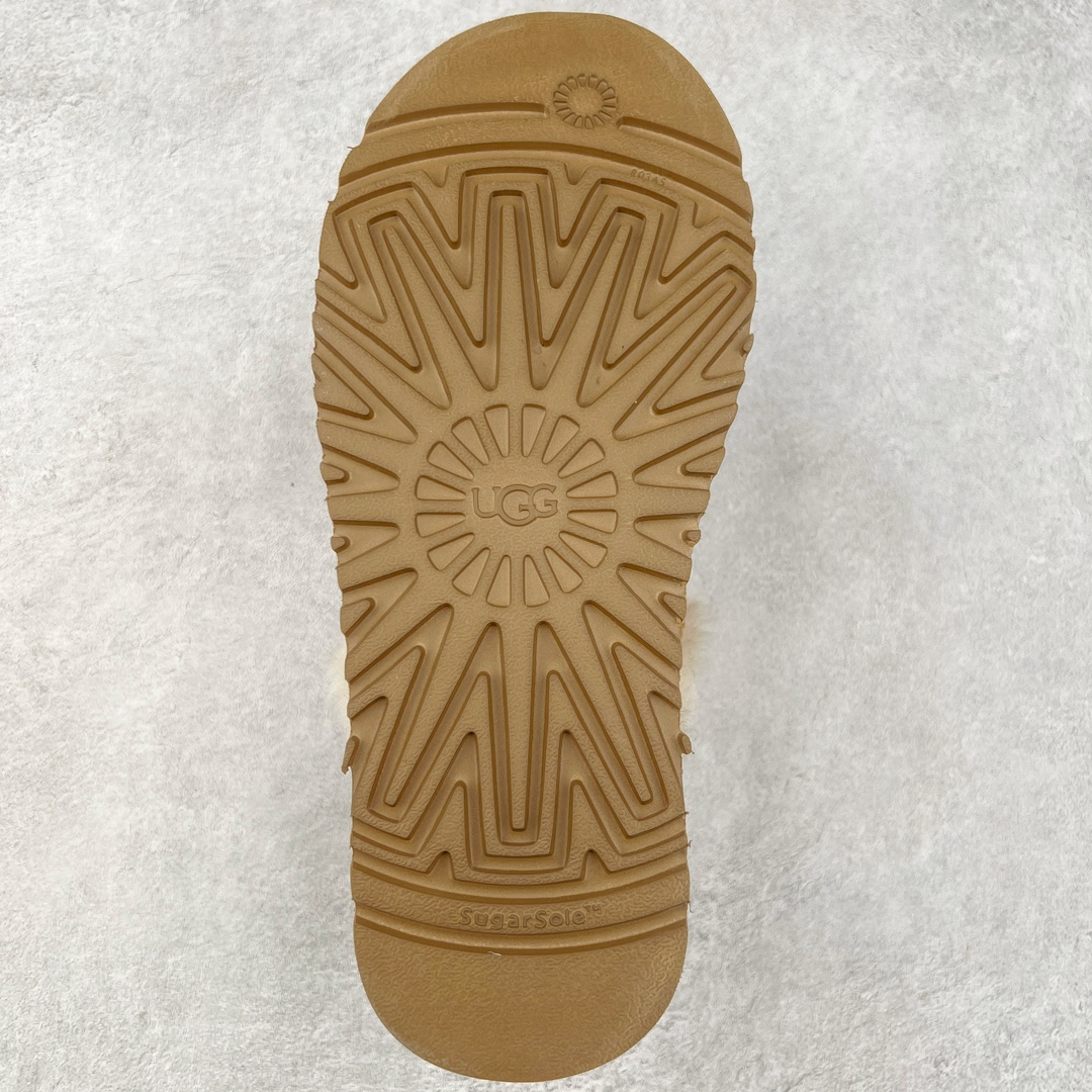 图片[9]-＃K版 UGG 8260经典秋冬羊皮毛一体雪地靴 私人订单价格匠心定位 桑坡八年大厂直供 拒绝高利润 区别杀猪版本 隆丰A级澳洲进口羊皮毛一体 完全遵循ZP工艺流程 代工厂原厂版师 秉承无原鞋不开发选择 注重每一处细节 市面最正版型 TREADLITE\\\”轻翼\\\”科技外底 轻便/耐用/柔韧/桩型【售后郑重承诺】一个月内若出现重大脱胶/断底等质量问题 直接为您换新 翻毛皮鞋面 细腻亲肤再生聚酯纤维滚边 舒适易打理 保暖性佳 UGG plush™ 里衬和内底 茸软亲肤 舒适暖足 经典鞋型搭配轻盈厚底 稳稳拿捏秋冬出街时髦造型 Treadlite by UGG 轻翼大底 轻盈缓震 为双足减负 舒适轻便 助你轻松畅玩整天 尺码：35 36 37 38 39 40-选品中心